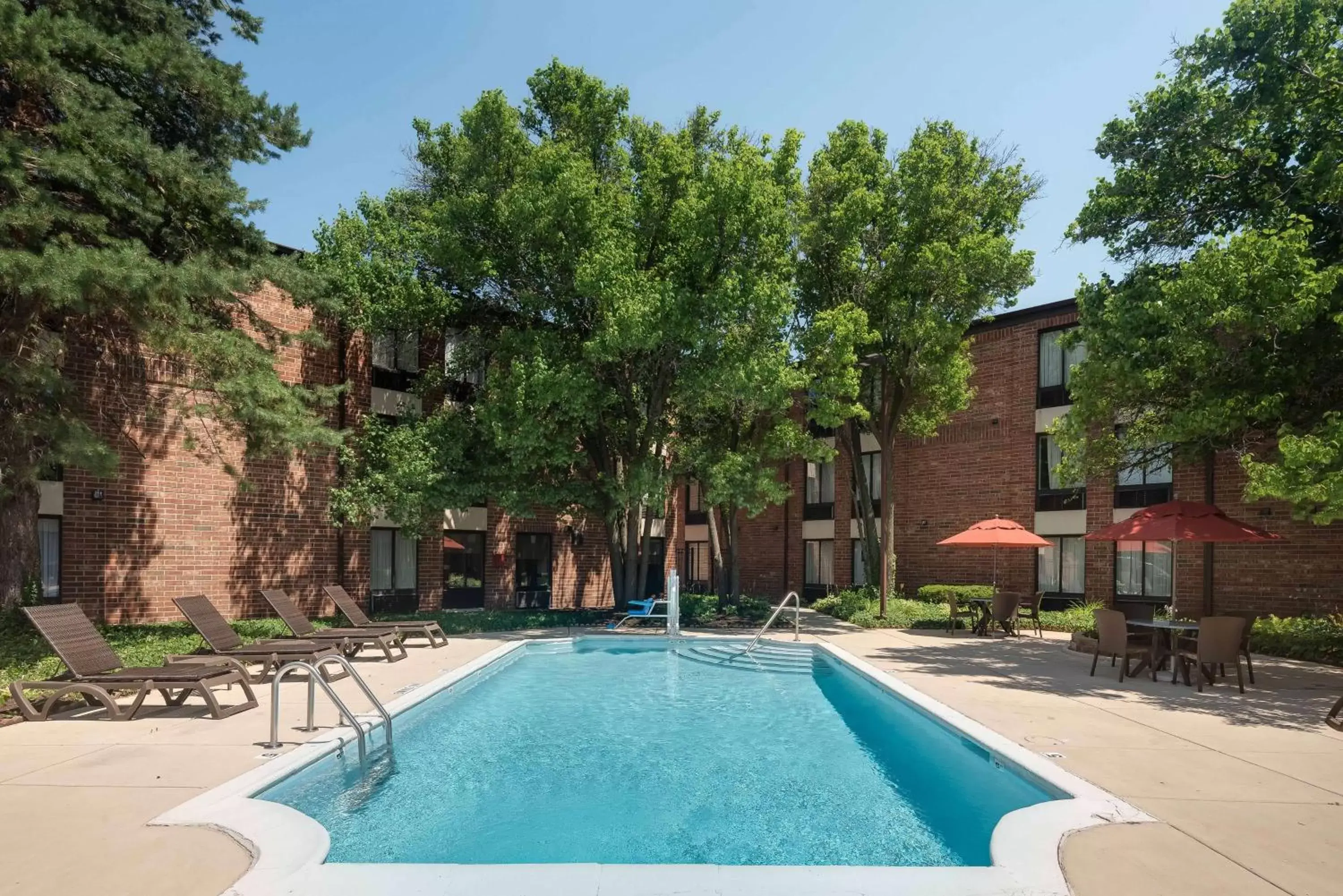 Pool view, Swimming Pool in Best Western Chicago - Downers Grove