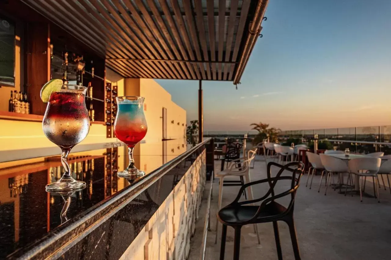 Lounge or bar in Mesón de la Luna Hotel & Spa