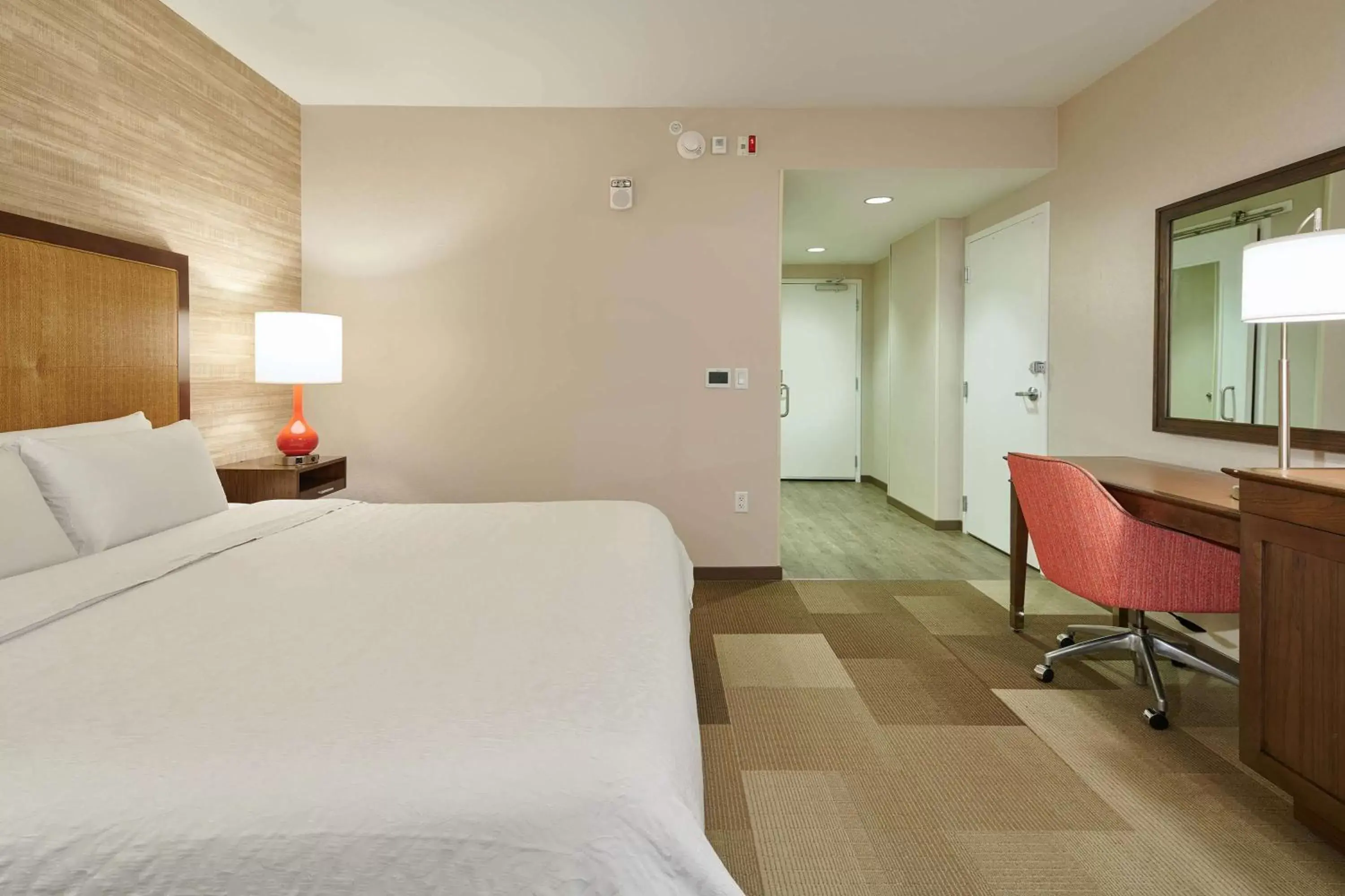 Bedroom, Bed in Hampton Inn & Suites Oahu/Kapolei, HI - FREE Breakfast