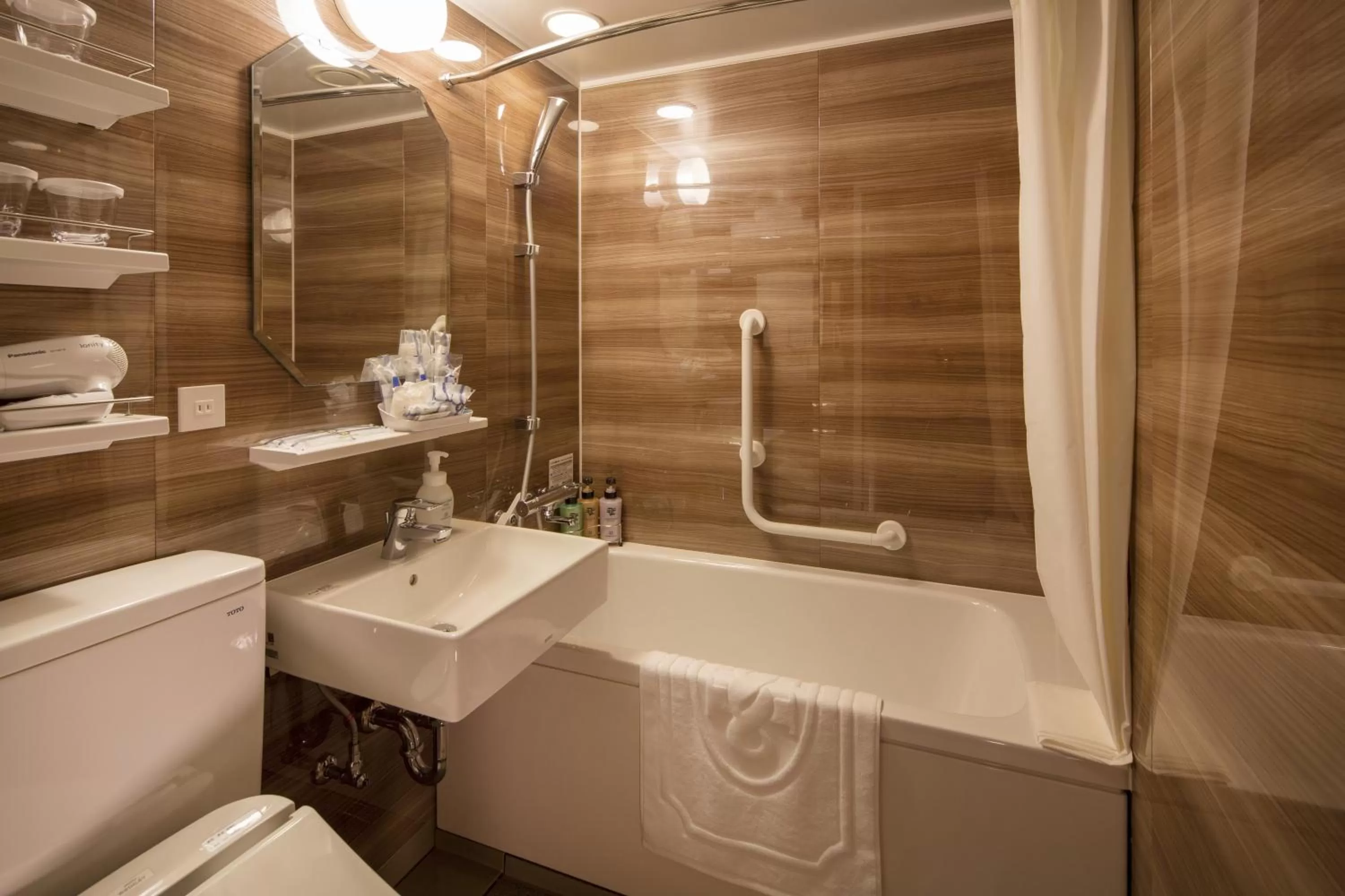 Shower in Hotel Monterey Le Frere Osaka