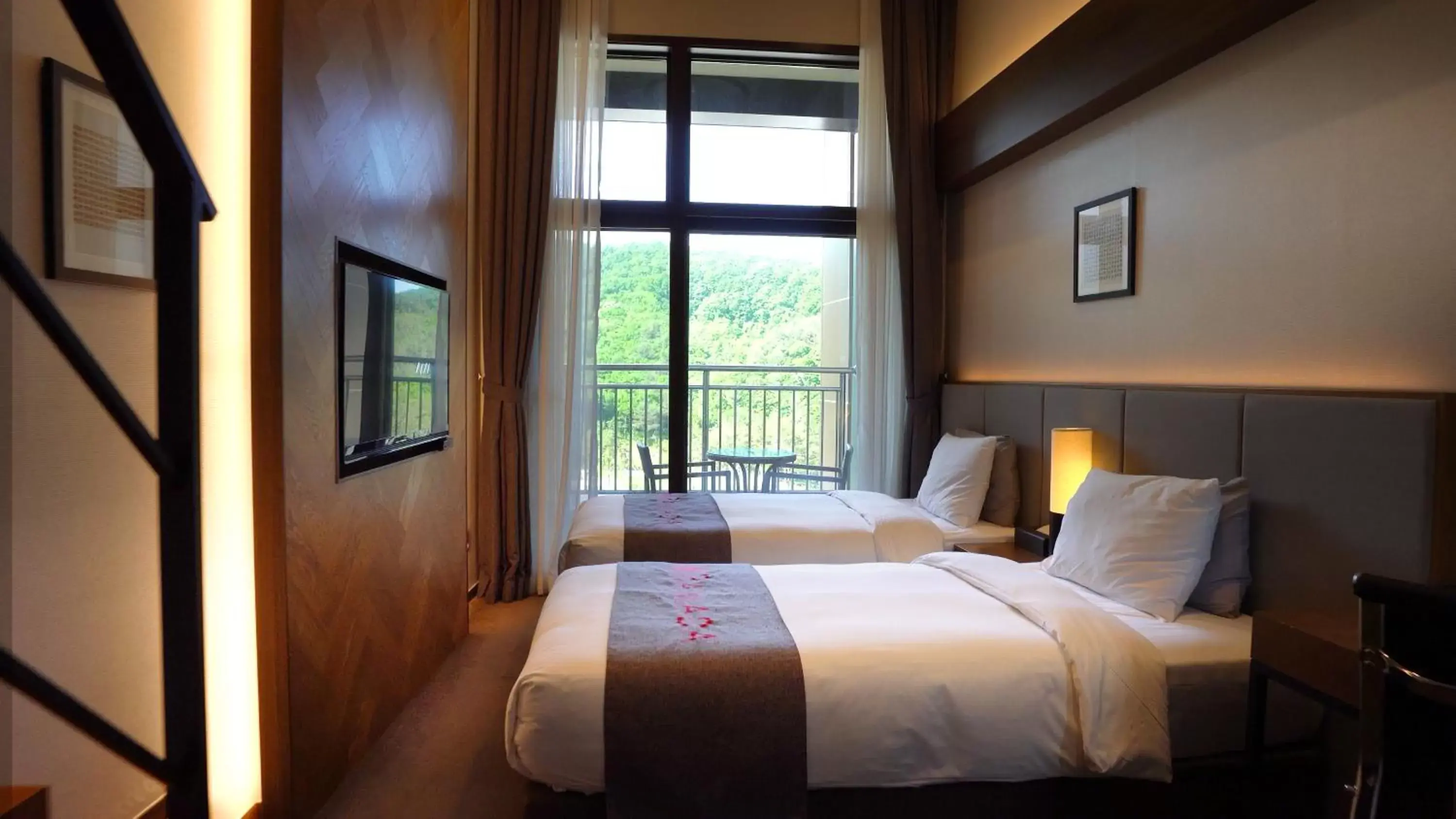 Photo of the whole room, Bed in Pyeongchang Ramada Hotel & Suite by Wyndham