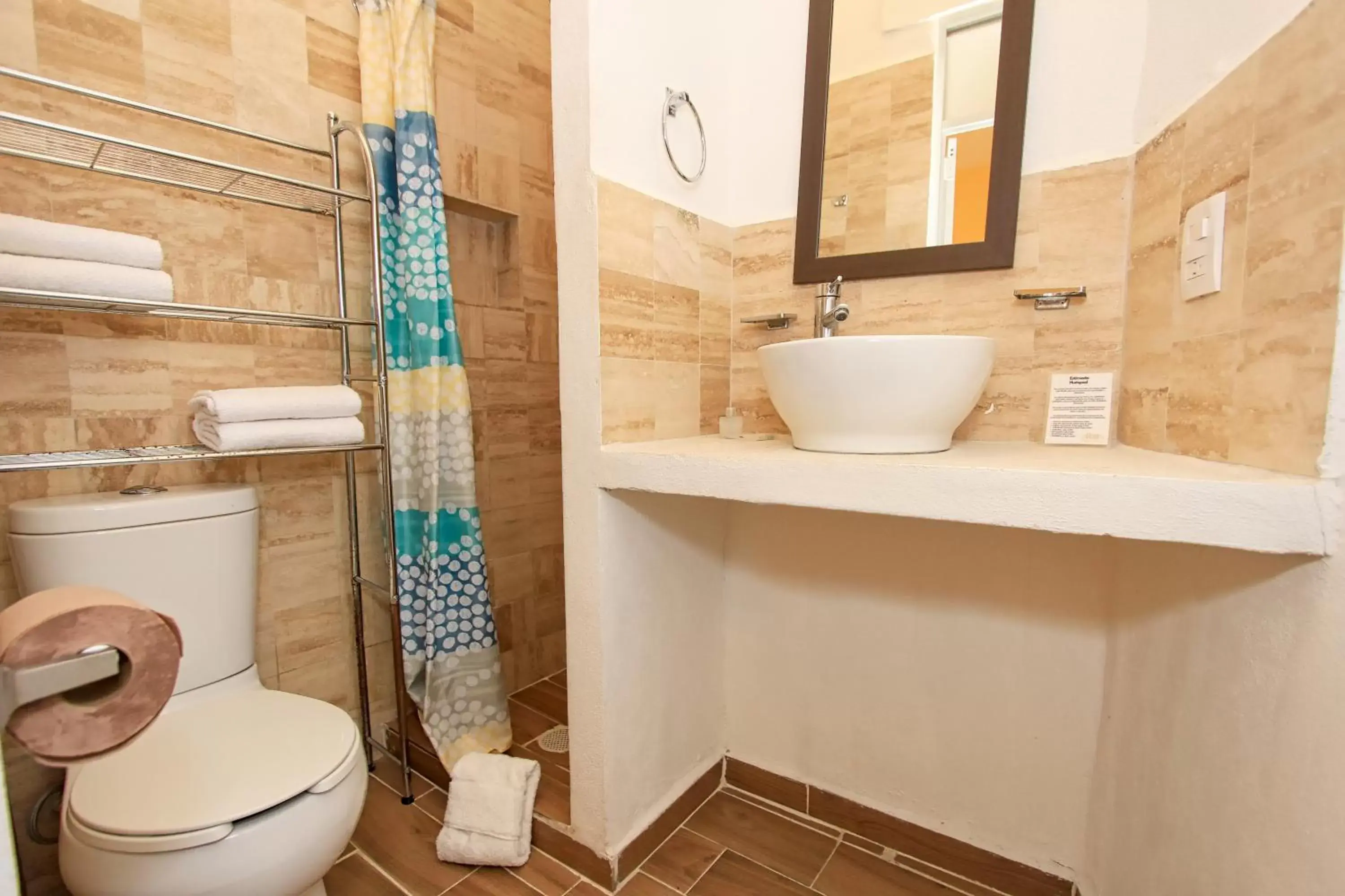 Toilet, Bathroom in Hotel Universidad