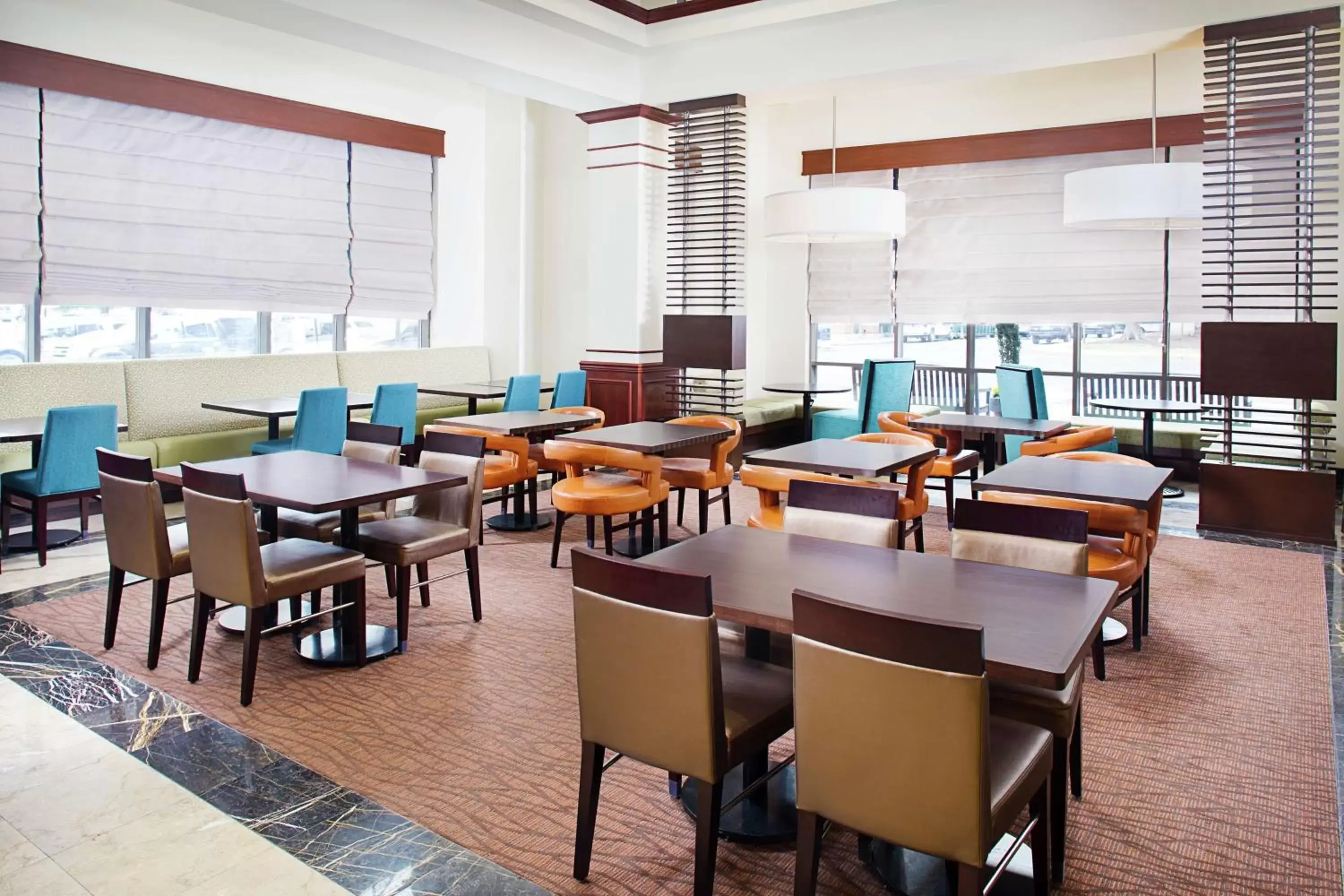 Dining area, Restaurant/Places to Eat in Hilton Garden Inn Virginia Beach Town Center