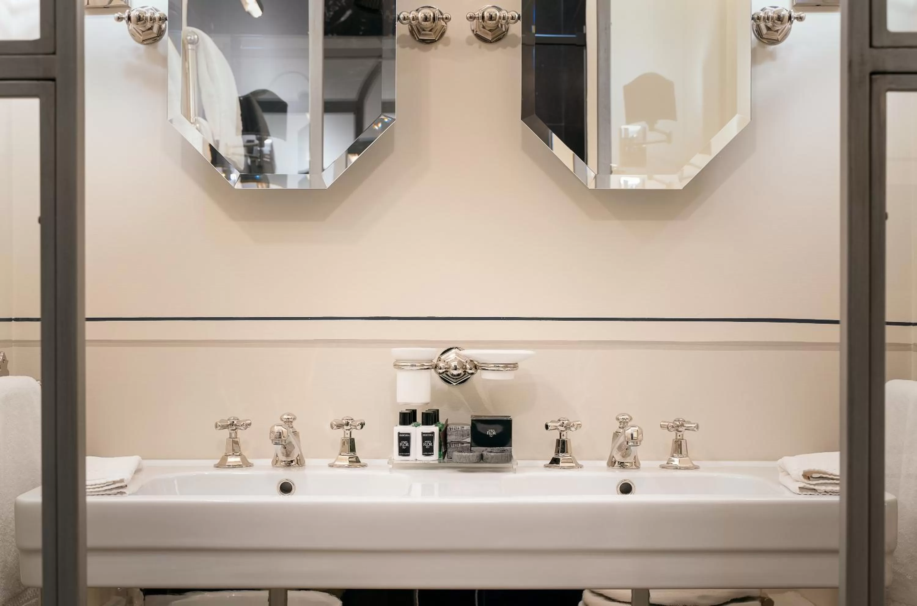 Bathroom in Corte Calzaiuoli Elegant Suites