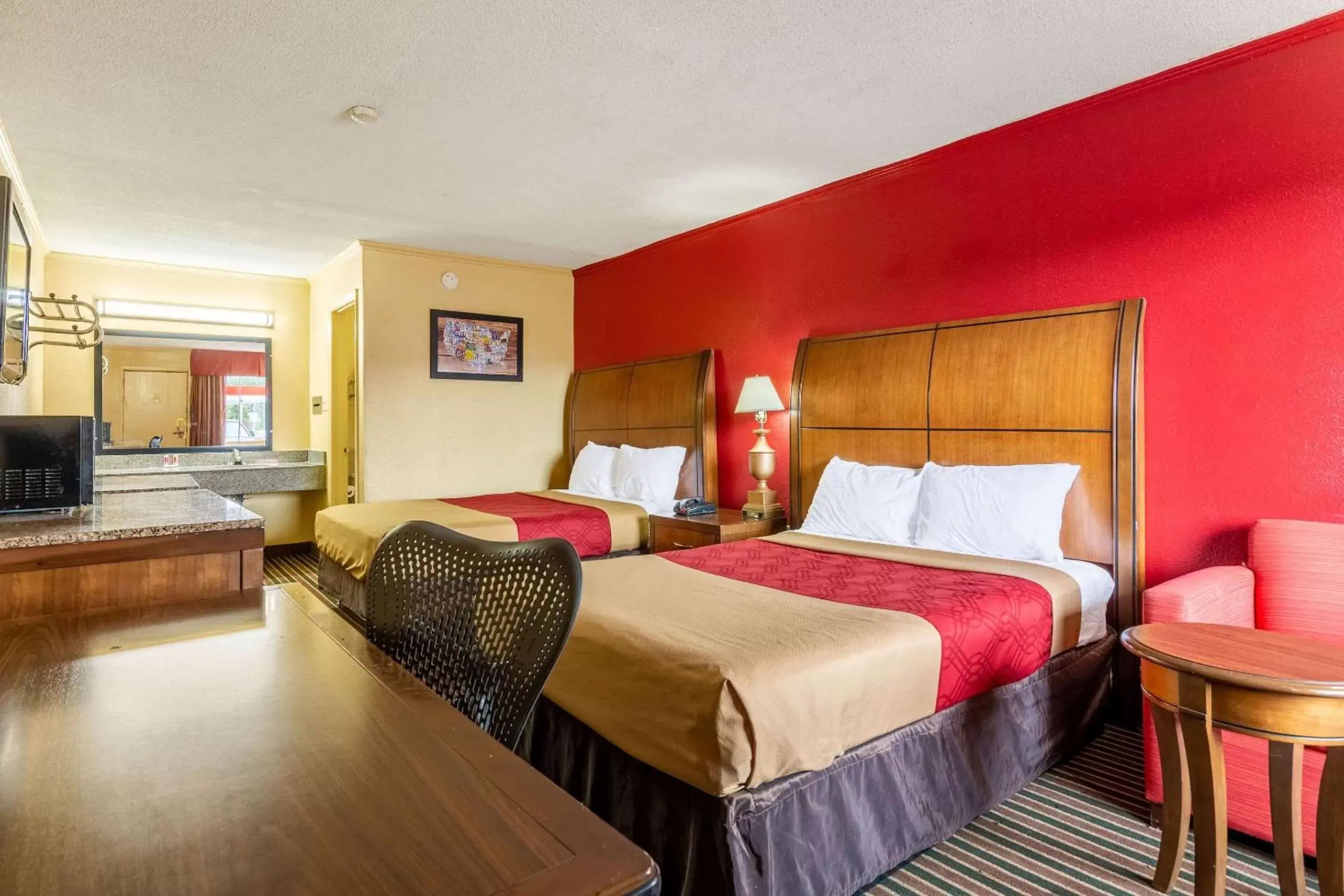 Photo of the whole room, Bed in Econo Lodge Charlotte Airport Area