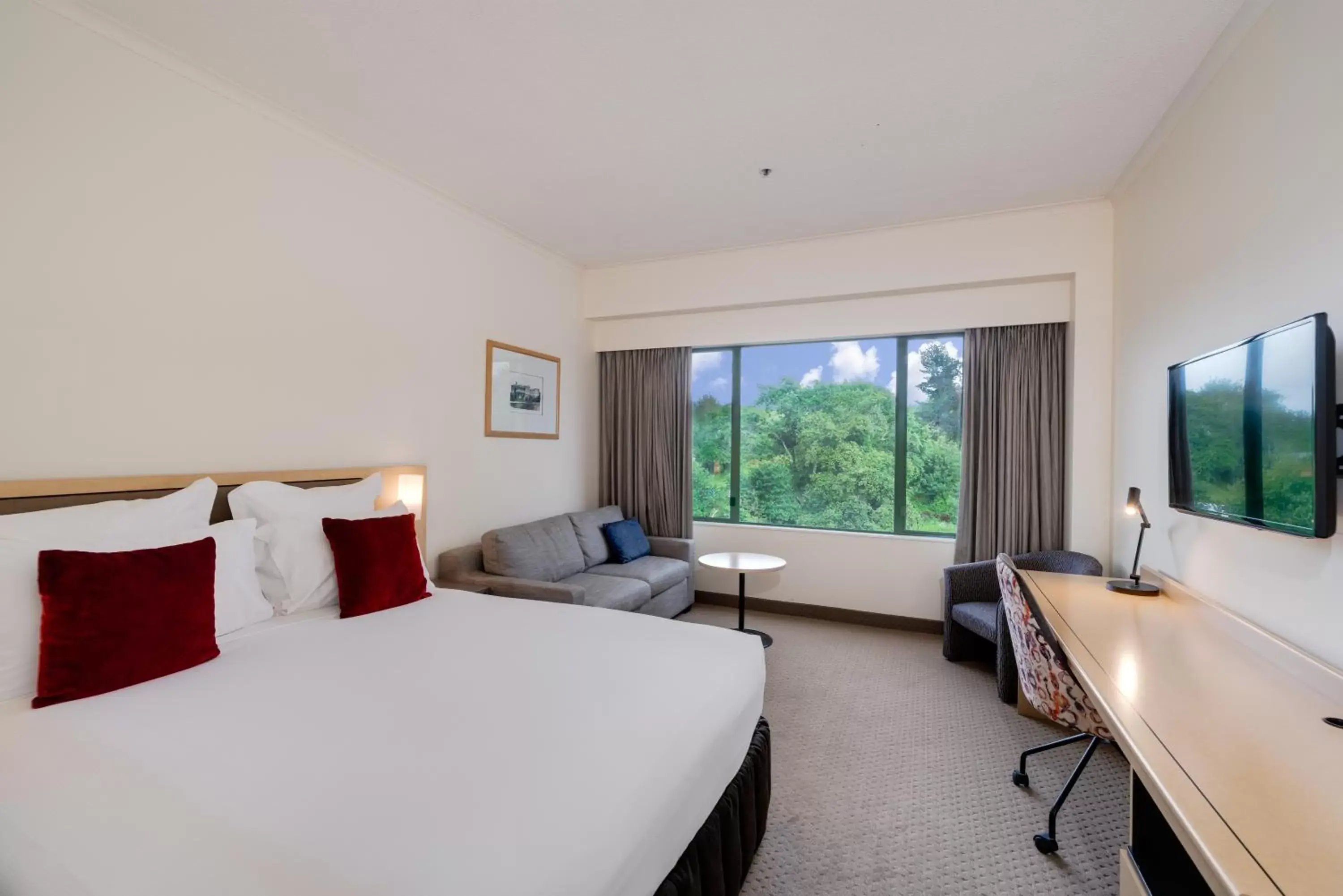 Photo of the whole room, Bed in Novotel Rotorua Lakeside