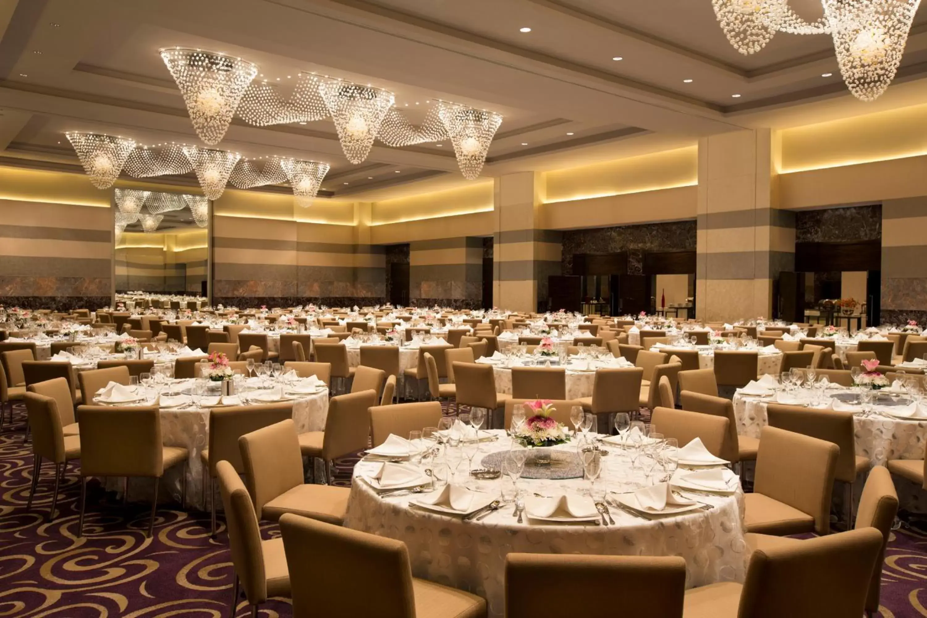 Banquet/Function facilities, Restaurant/Places to Eat in Millennium Al Rawdah Hotel