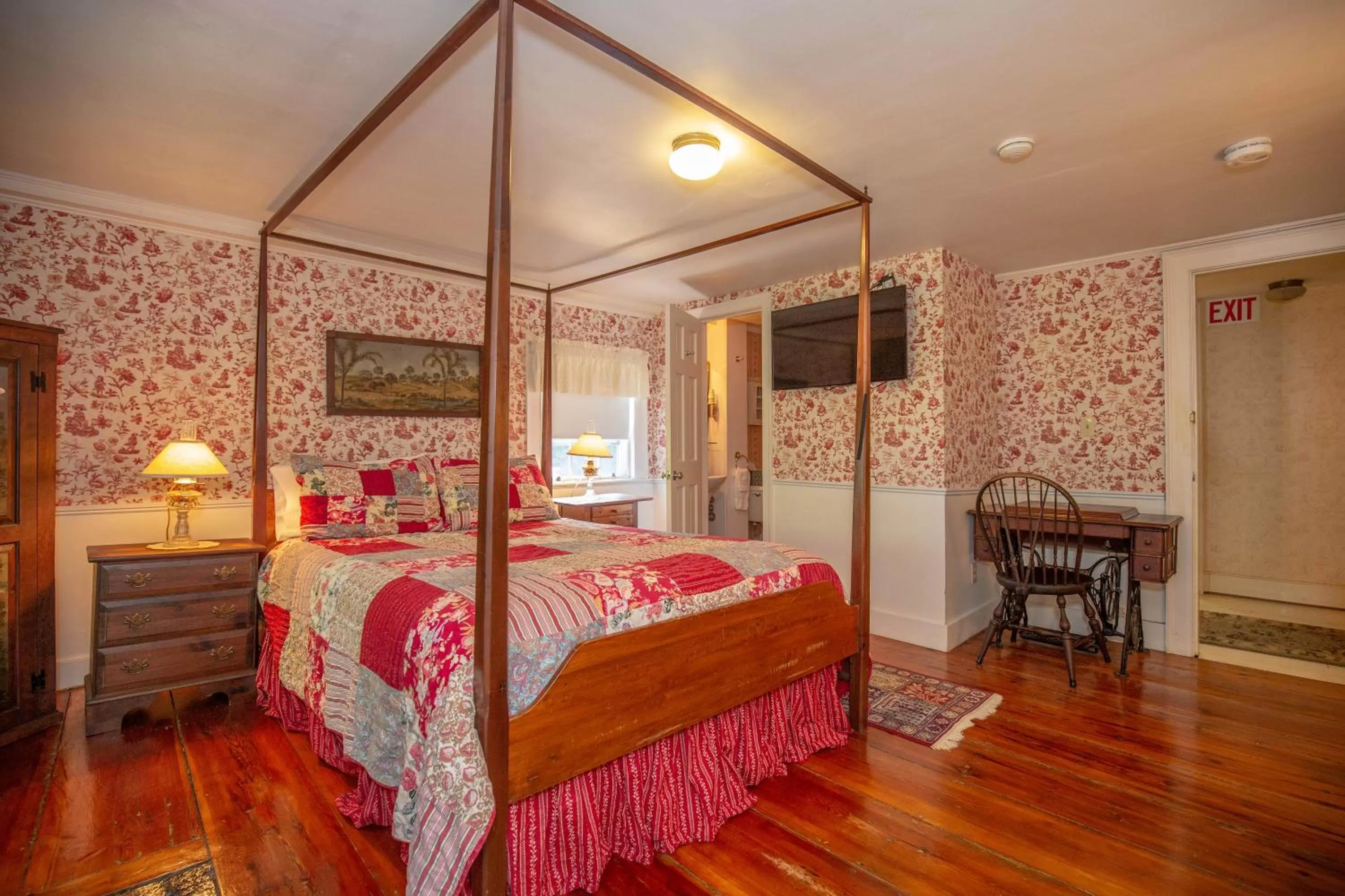 Bedroom, Bed in Clark Currier Inn