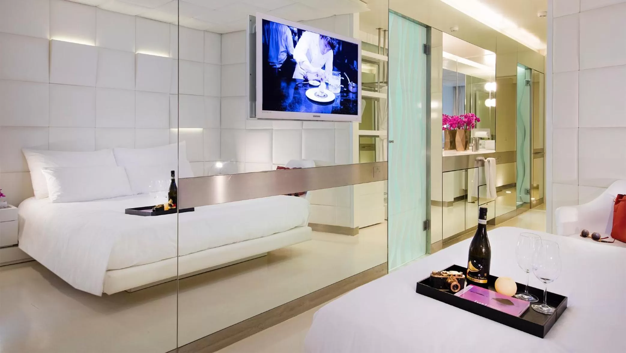 Bed, Seating Area in The Mirror Barcelona - Adults Only