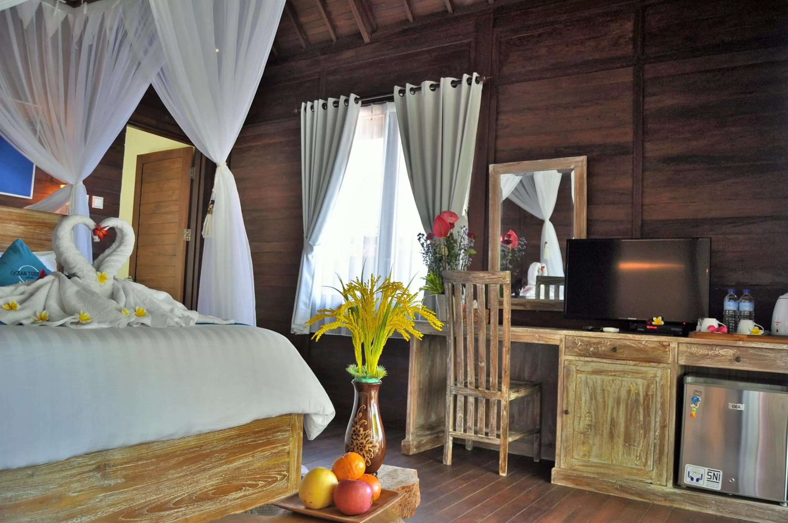 TV and multimedia, Bed in Ocean Terrace Suite And Spa Luxury