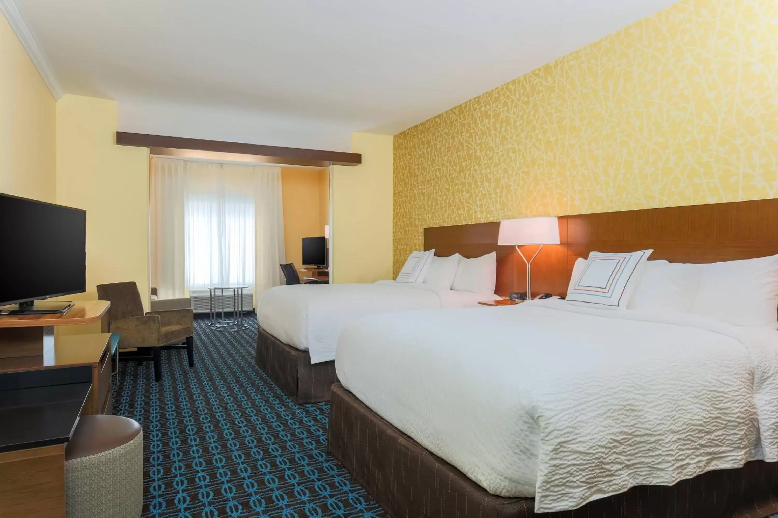 Photo of the whole room, Bed in Fairfield Inn & Suites by Marriott Alexandria