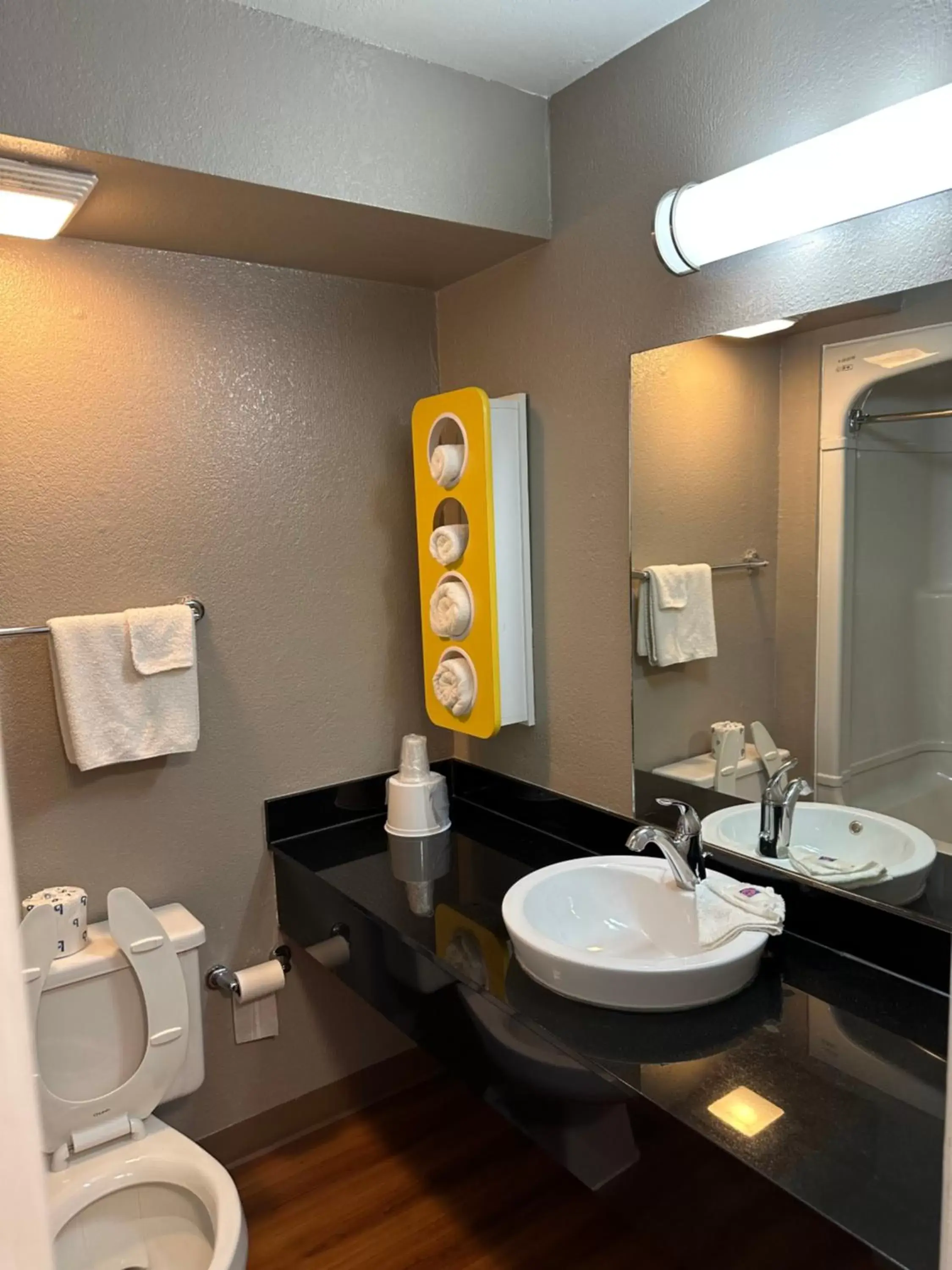 Bathroom in Motel 6-Greensboro, NC - Airport