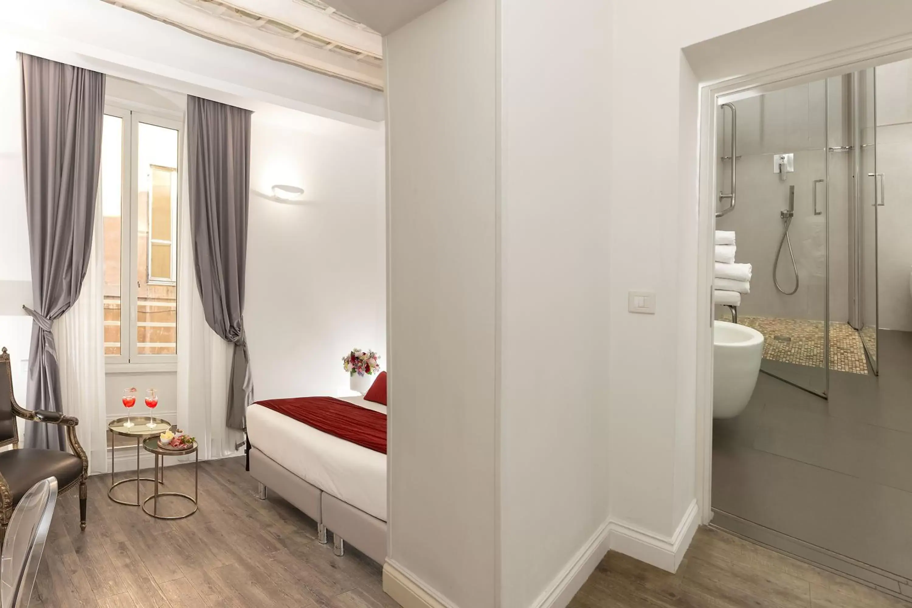 Bedroom, Bathroom in Hotel Navona