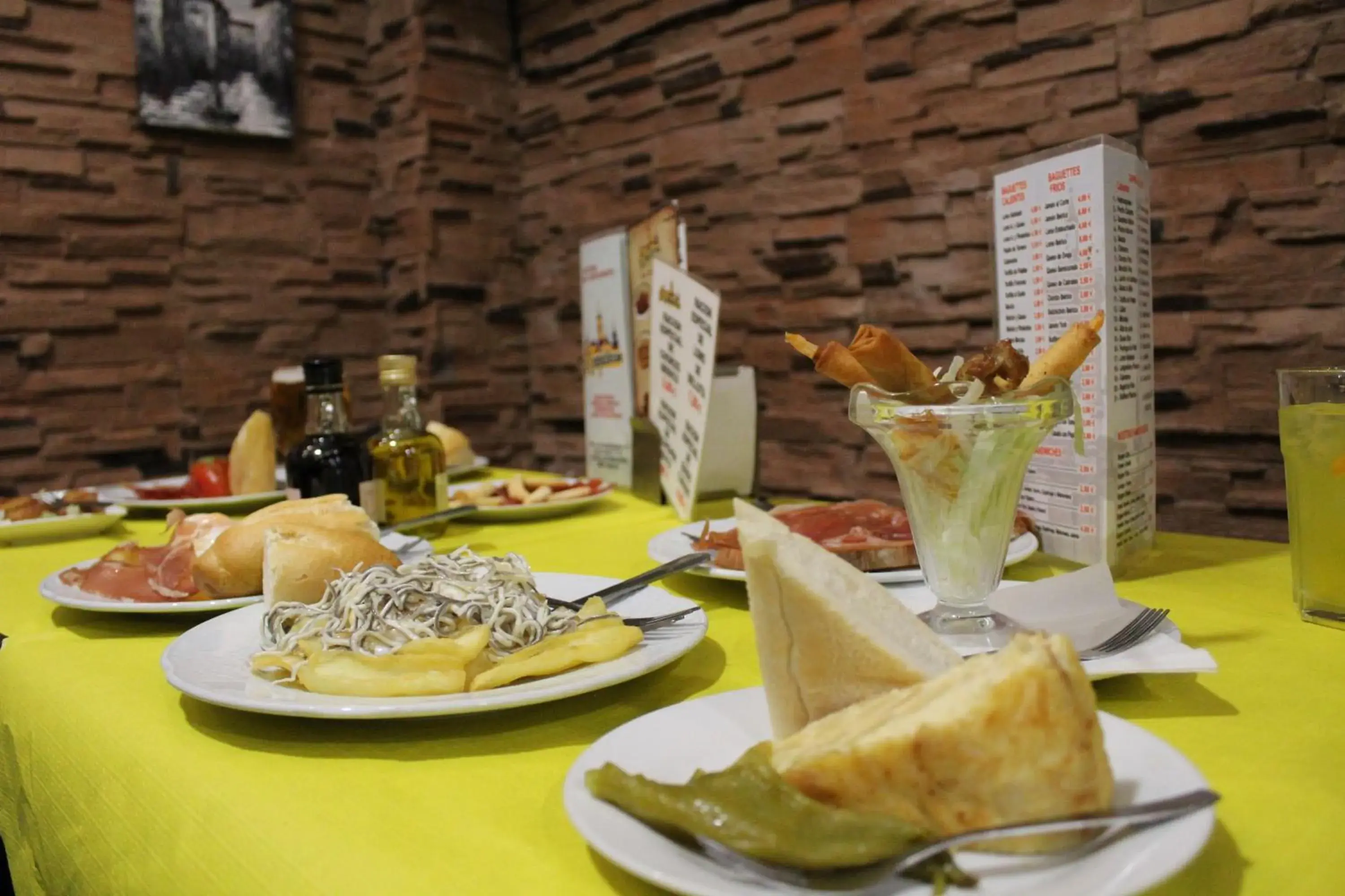 Restaurant/places to eat, Food in Hotel Cuatro Caños