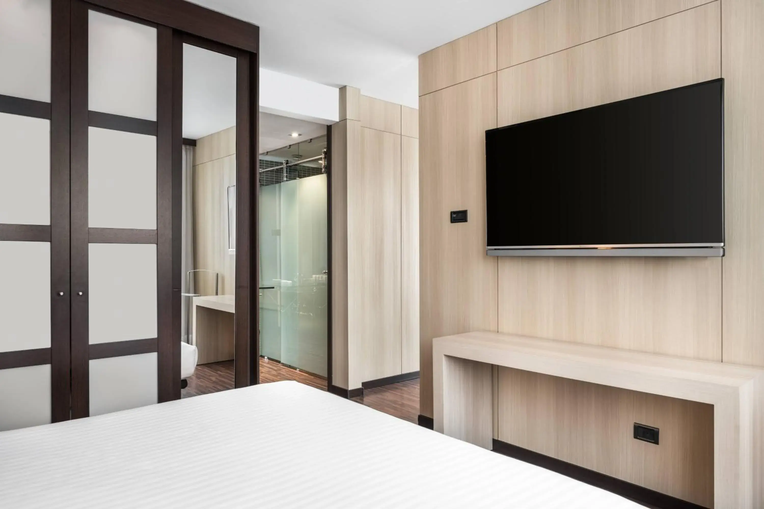 Bedroom, TV/Entertainment Center in AC Hotel Firenze by Marriott