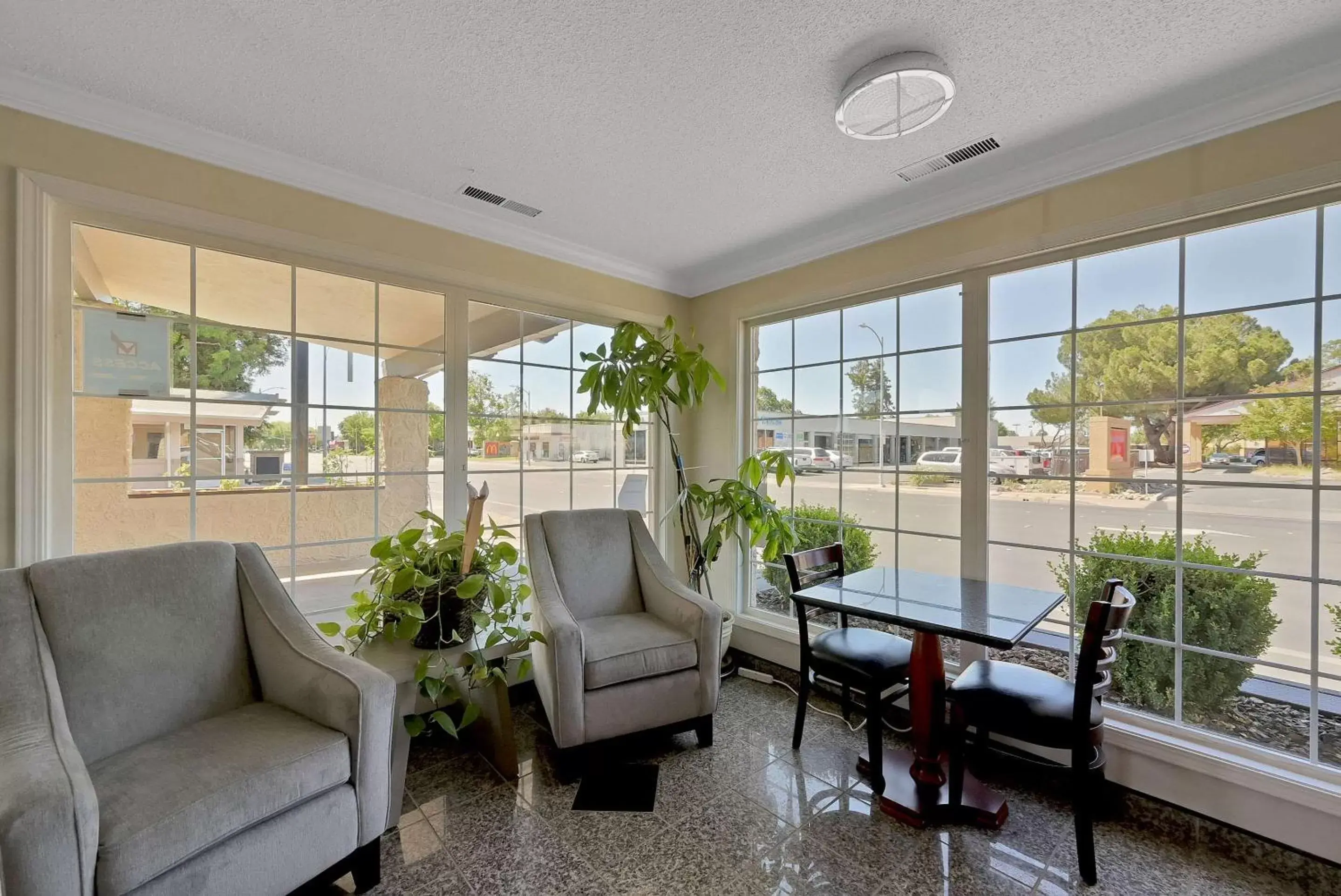 Lobby or reception, Seating Area in Econo Lodge Woodland near I-5