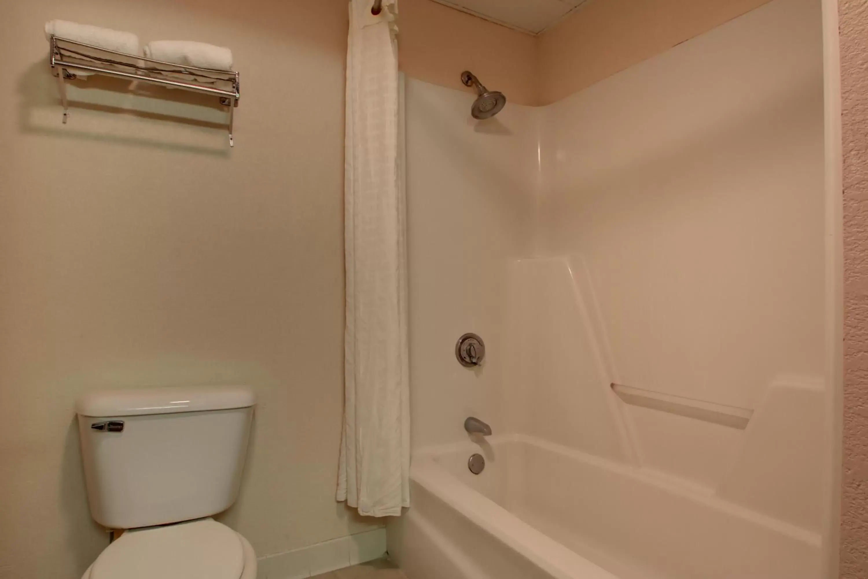 Shower, Bathroom in Key West Inn - Baxley