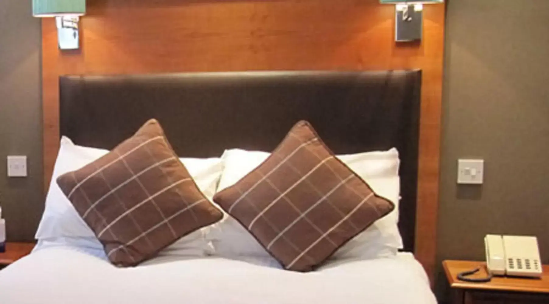 Bed in Best Western Motherwell Centre Moorings Hotel