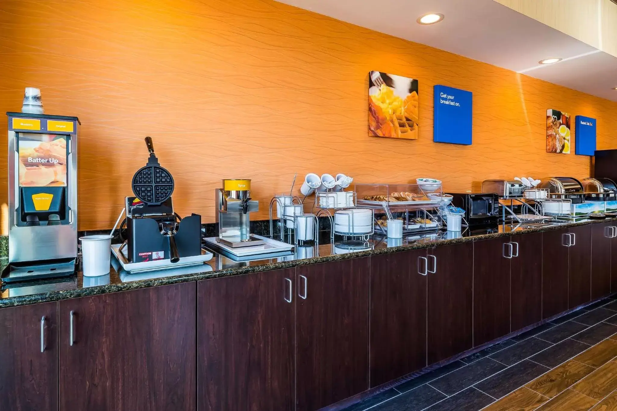 Coffee/tea facilities, Restaurant/Places to Eat in Comfort Inn & Suites Moore - Oklahoma City