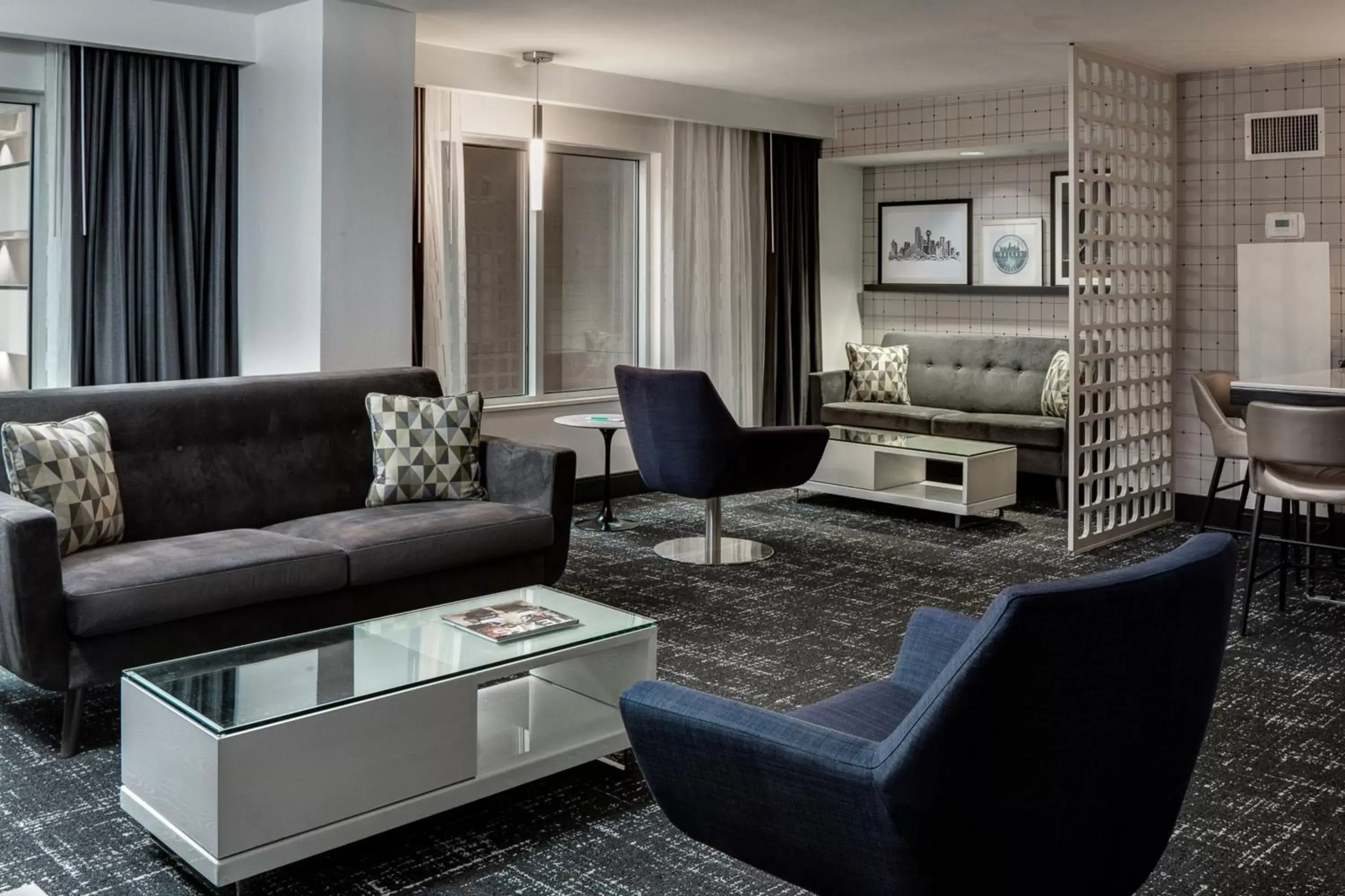 Living room, Seating Area in Le Meridien Dallas by the Galleria