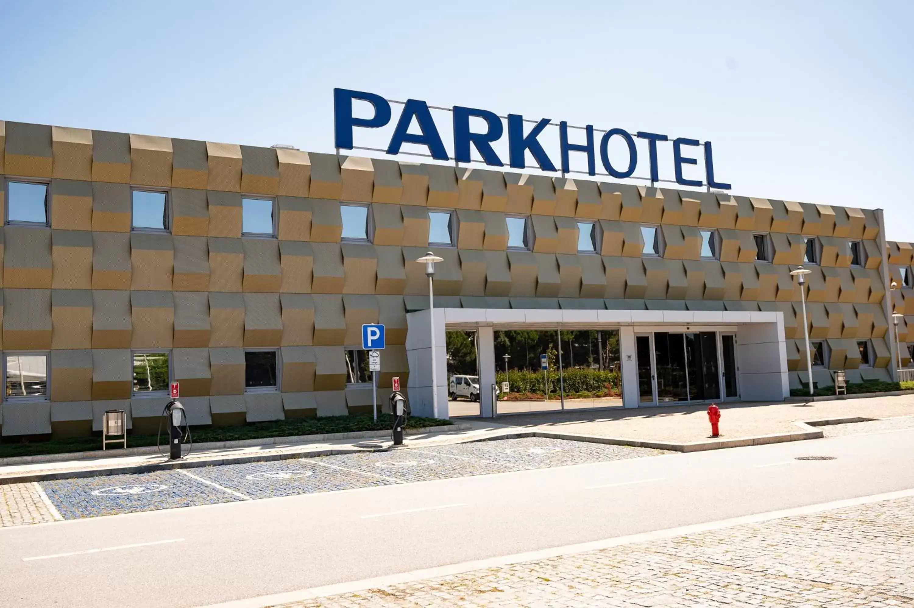 Facade/entrance, Property Building in Park Hotel Porto Aeroporto