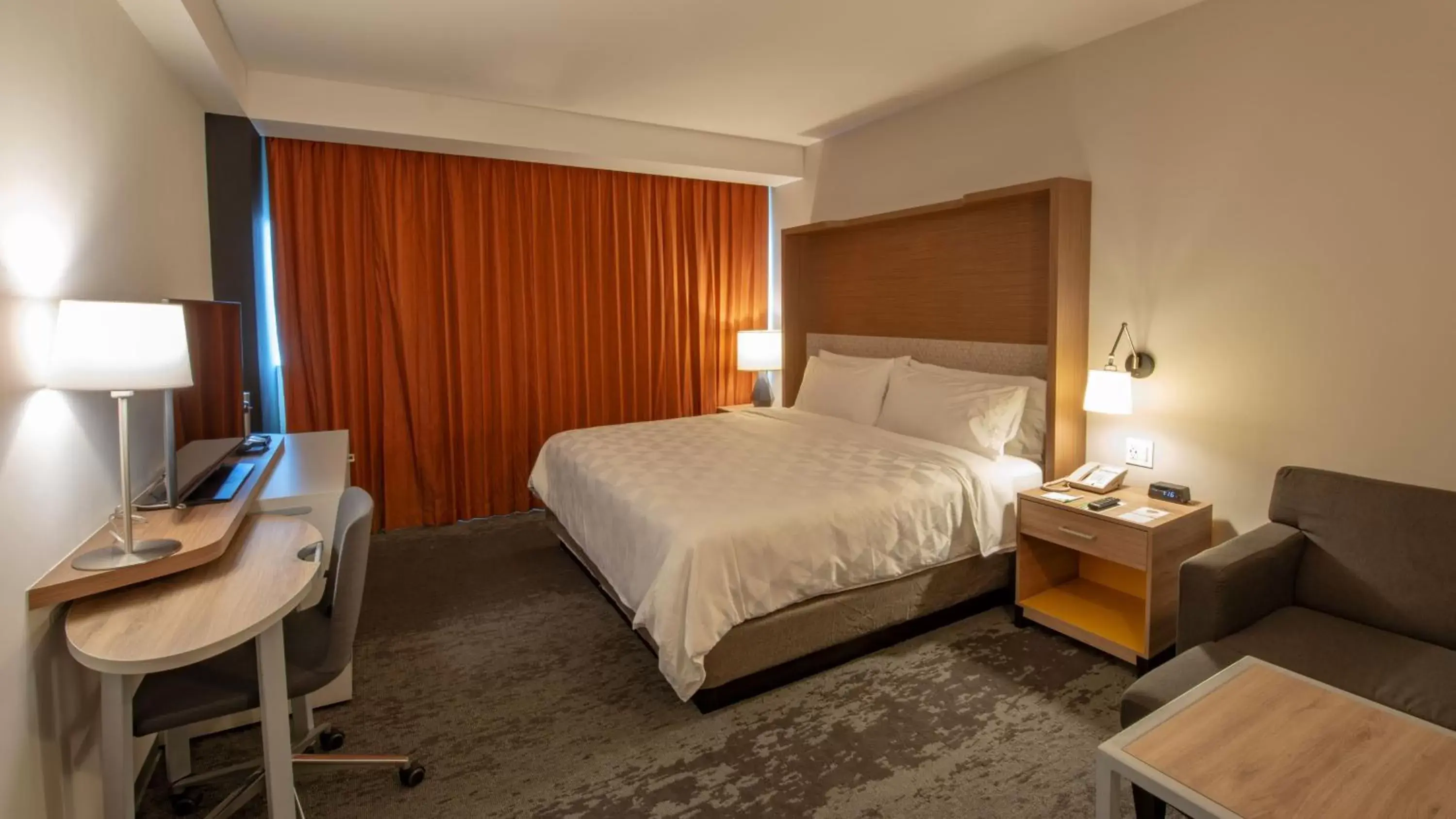 Bed in Holiday Inn & Suites - Merida La Isla, an IHG Hotel