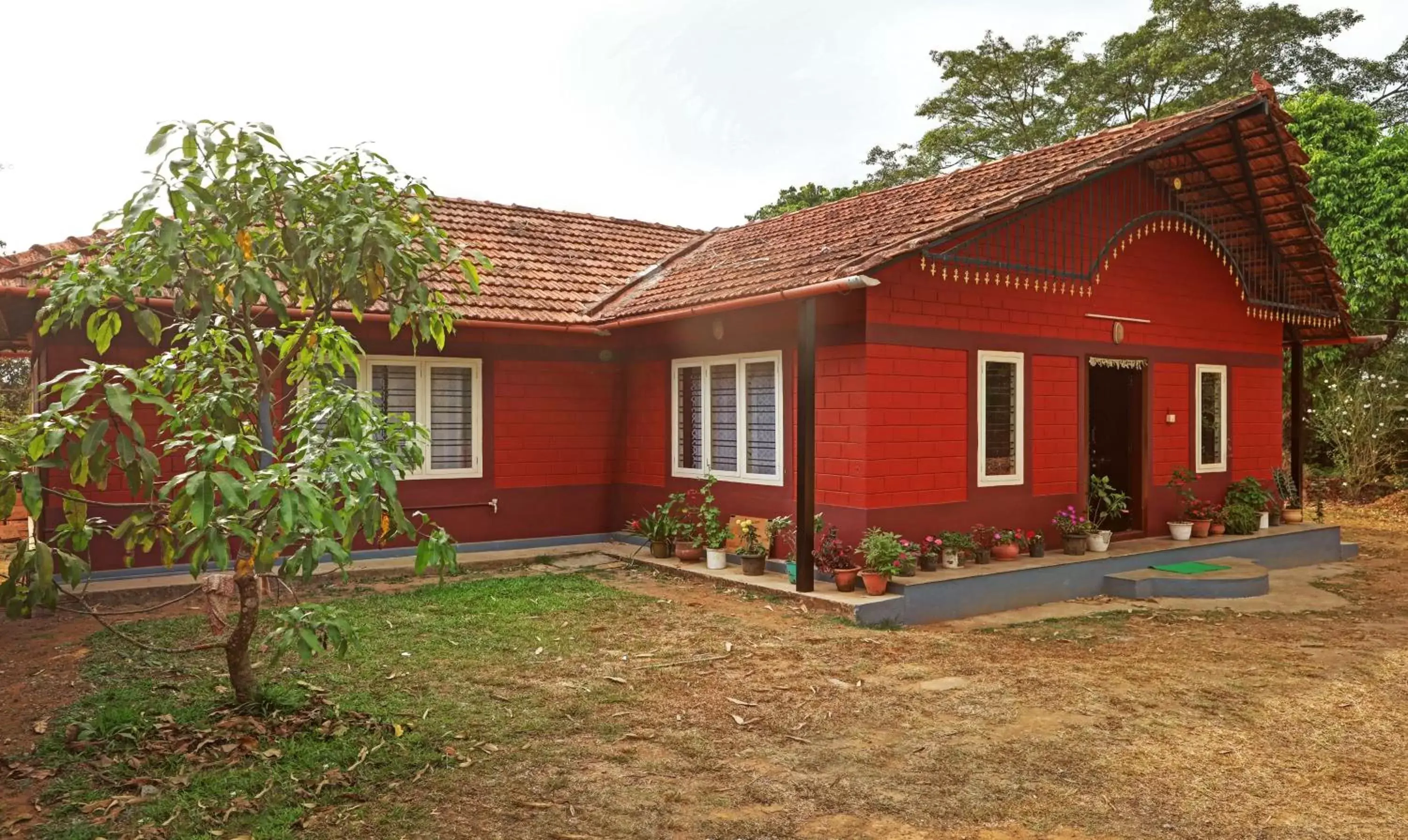 Property building in Hotel Allaranda Homestay Property building in Hotel Allaranda Homestay