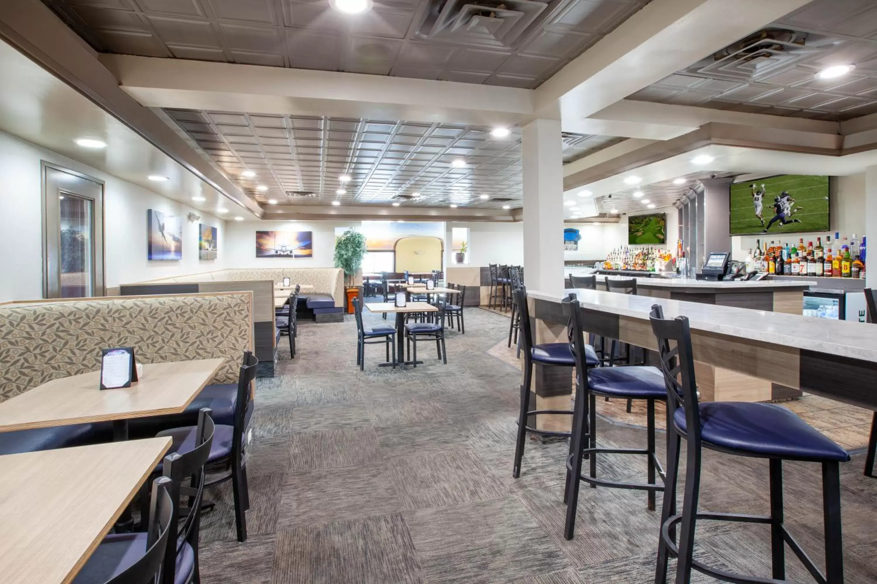 Restaurant/Places to Eat in Wingate by Wyndham Detroit Metro Airport