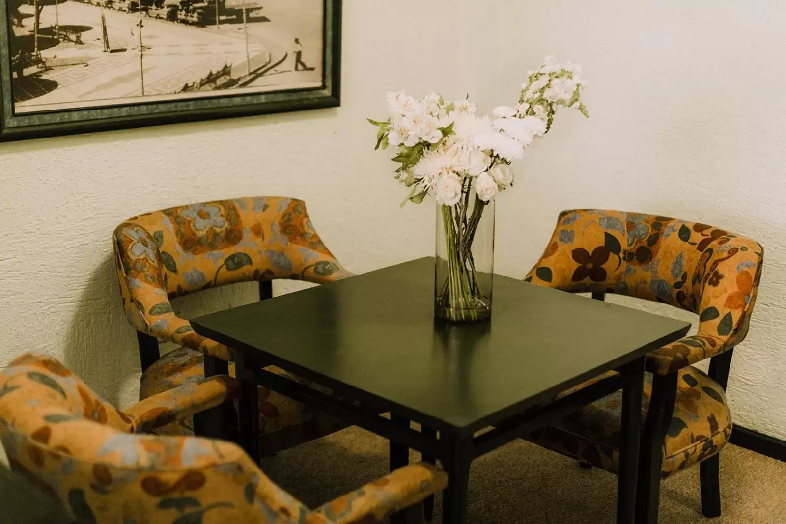 Living room, Dining Area in Hotel Leon