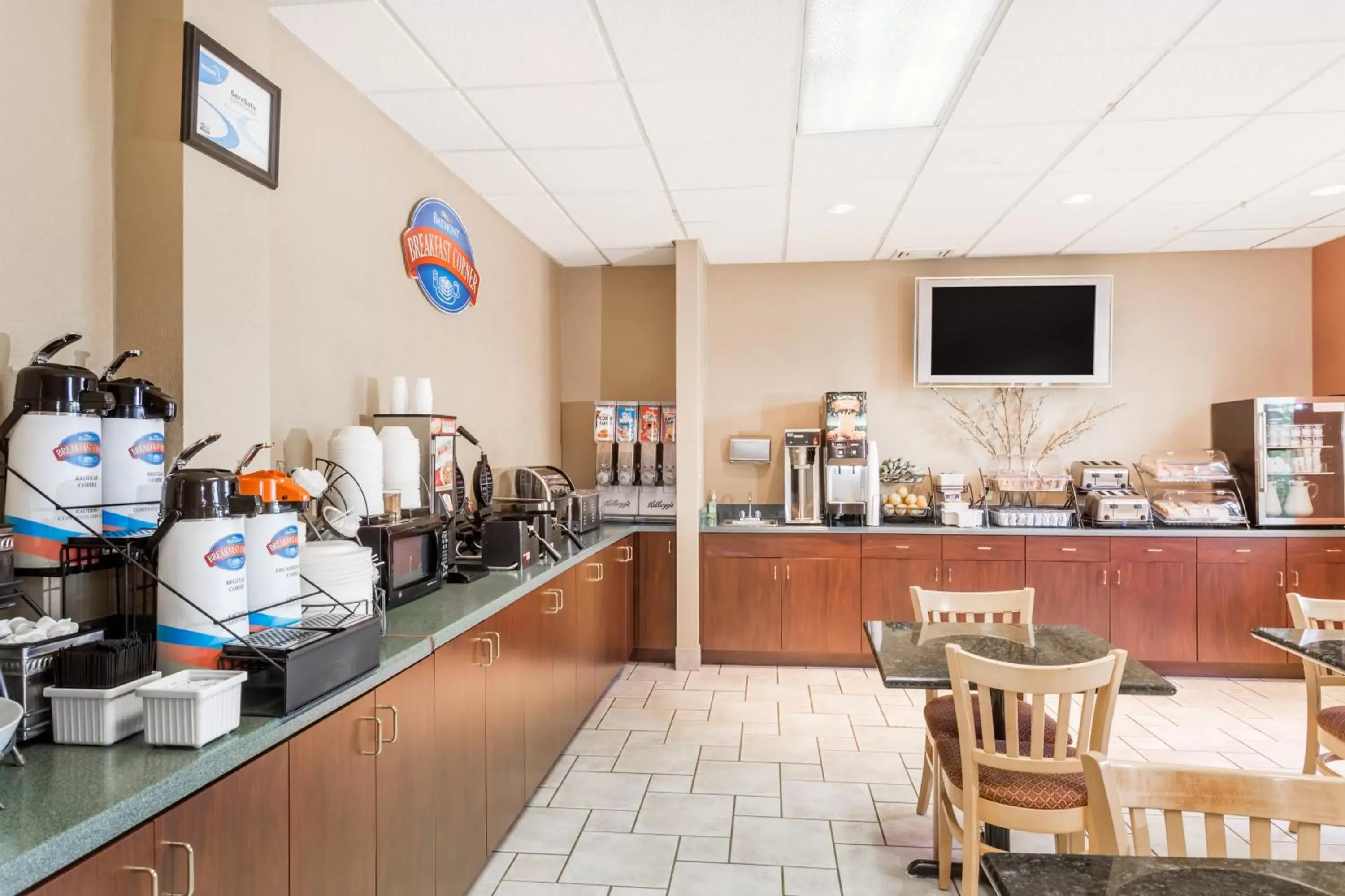 Continental breakfast, Restaurant/Places to Eat in Baymont by Wyndham Asheville/Biltmore