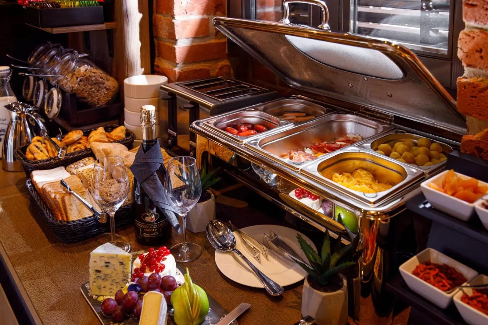 Breakfast in ALBERT RESIDENCE Brasov with complimentary parking and 10 percent Food and Drinks