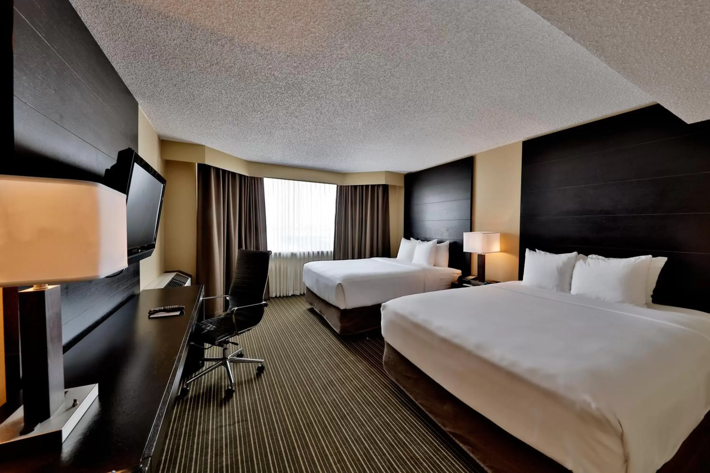 Bedroom, Bed in Radisson Hotel & Convention Center Edmonton