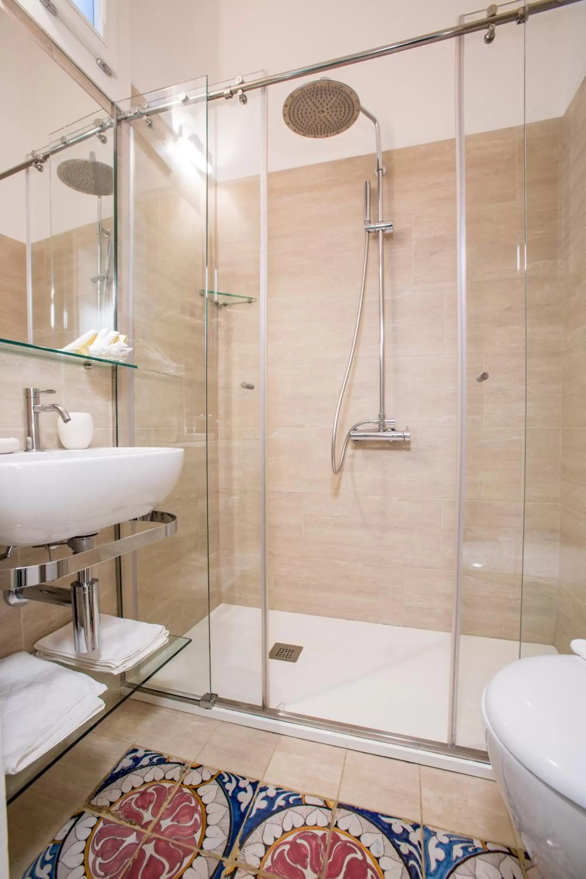 Shower, Bathroom in La Finestra sul Convitto B&B