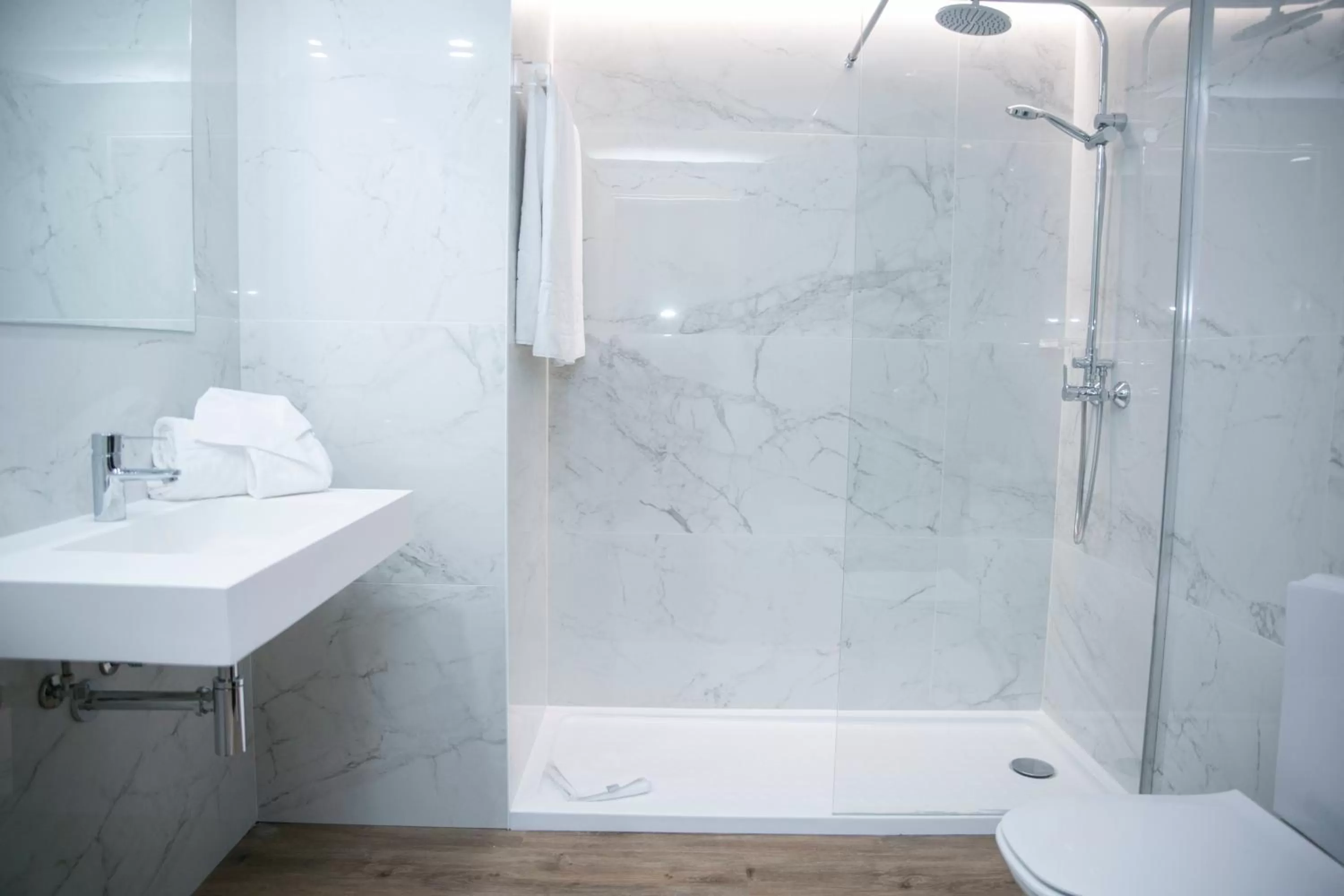 Shower in Intur Castellon