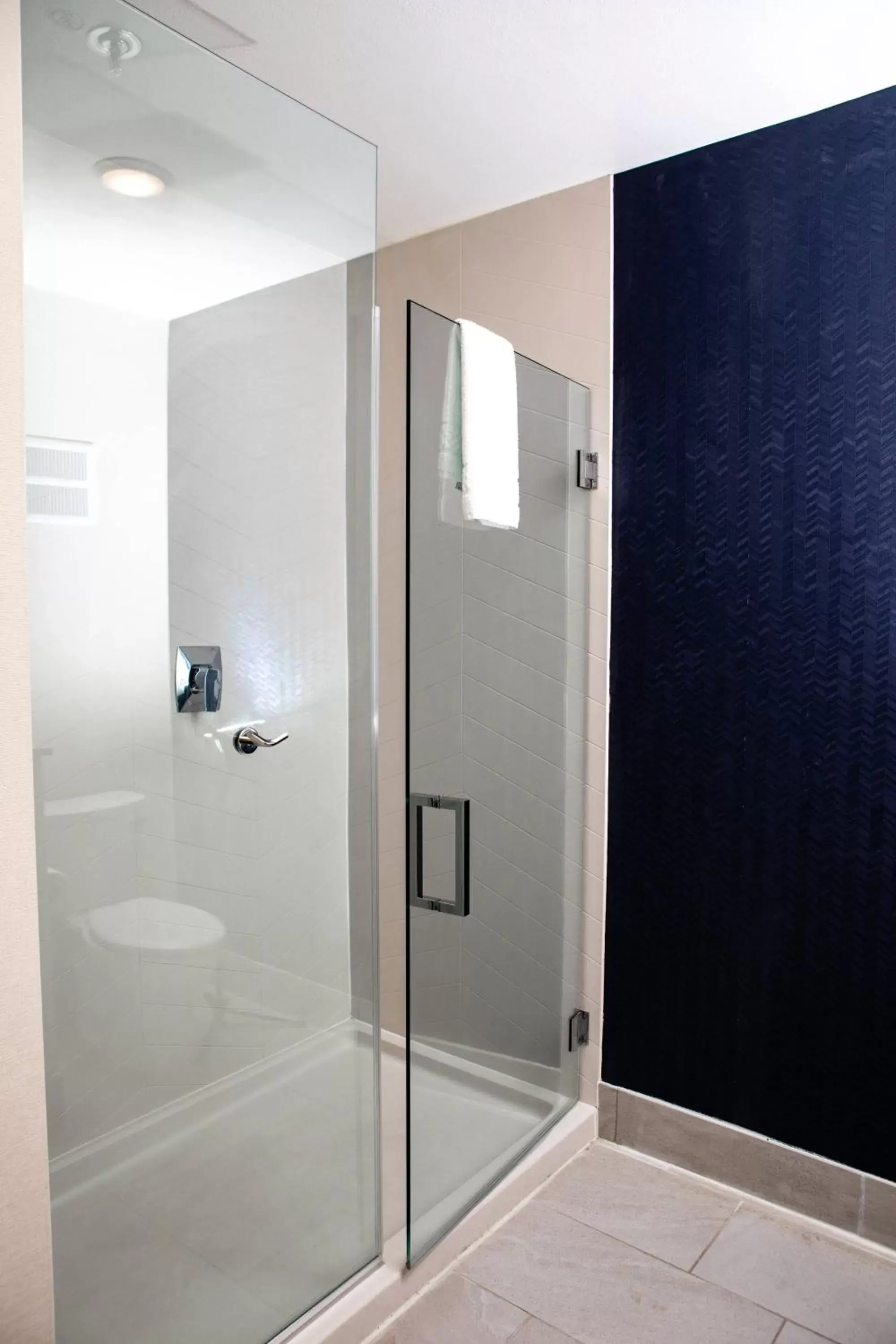 Bathroom in Fairfield Inn & Suites by Marriott Richmond Airport