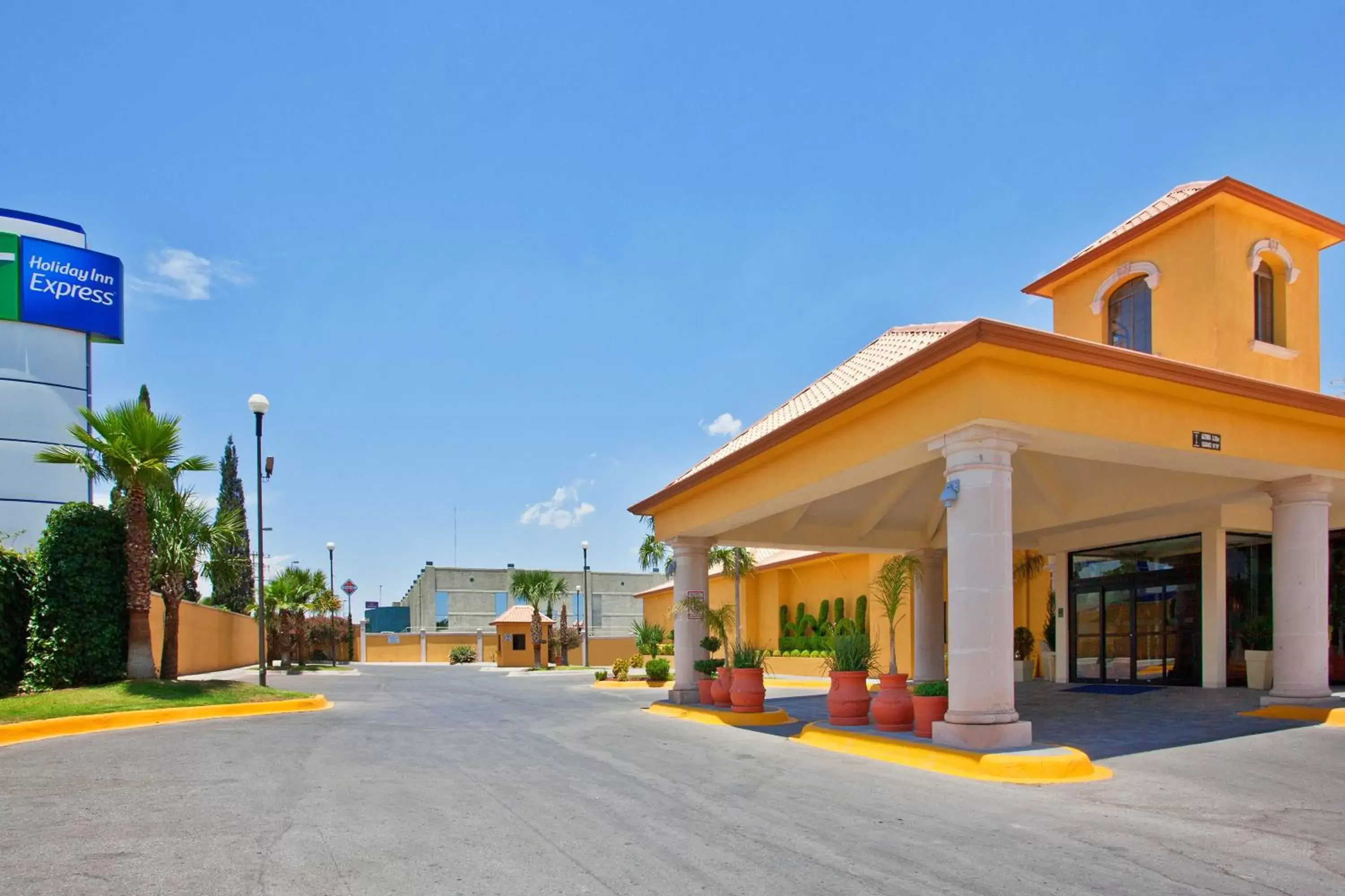 Property Building in Holiday Inn Express Chihuahua, an IHG Hotel