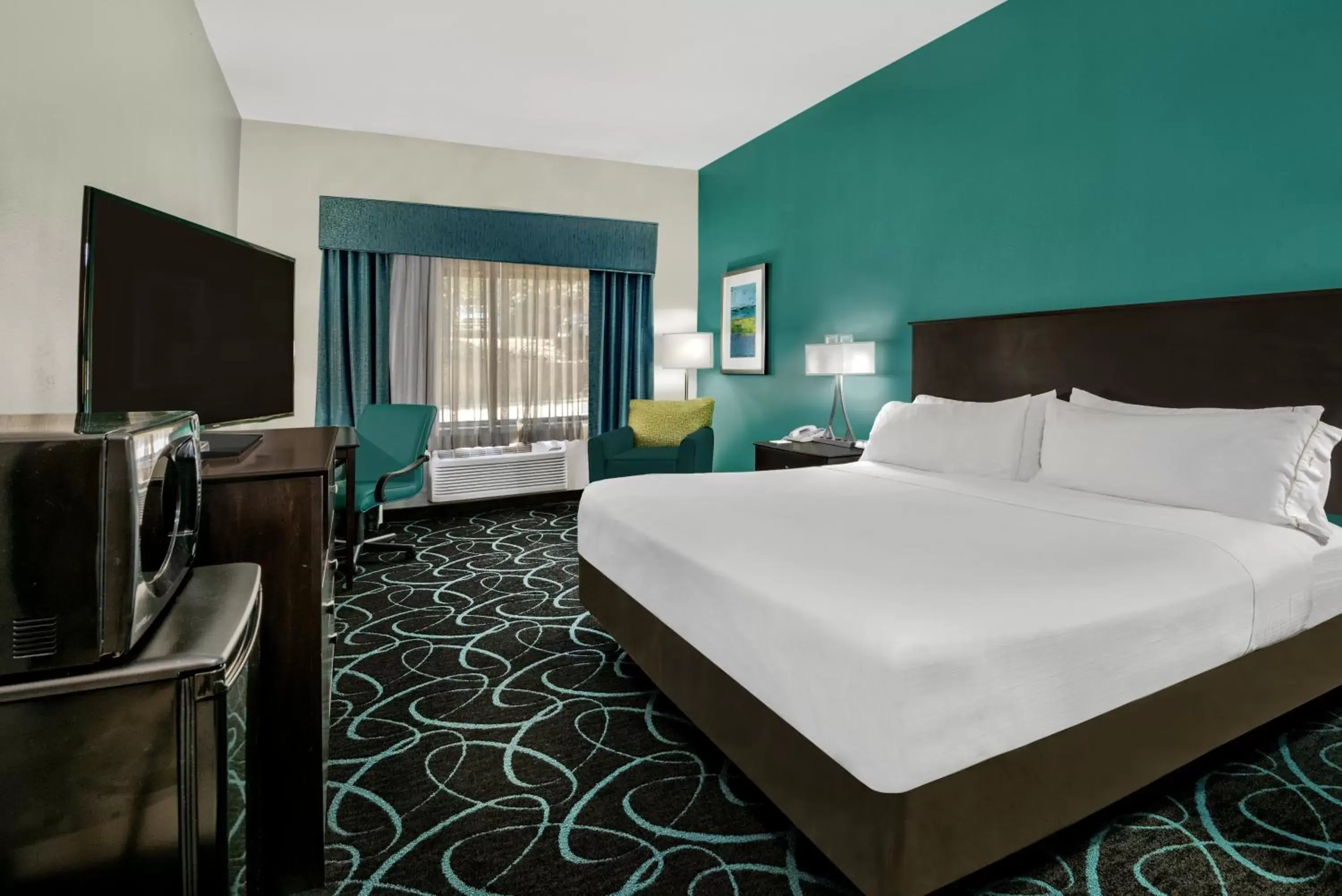 Photo of the whole room, Bed in Holiday Inn Express Hotel and Suites Fort Worth/I-20