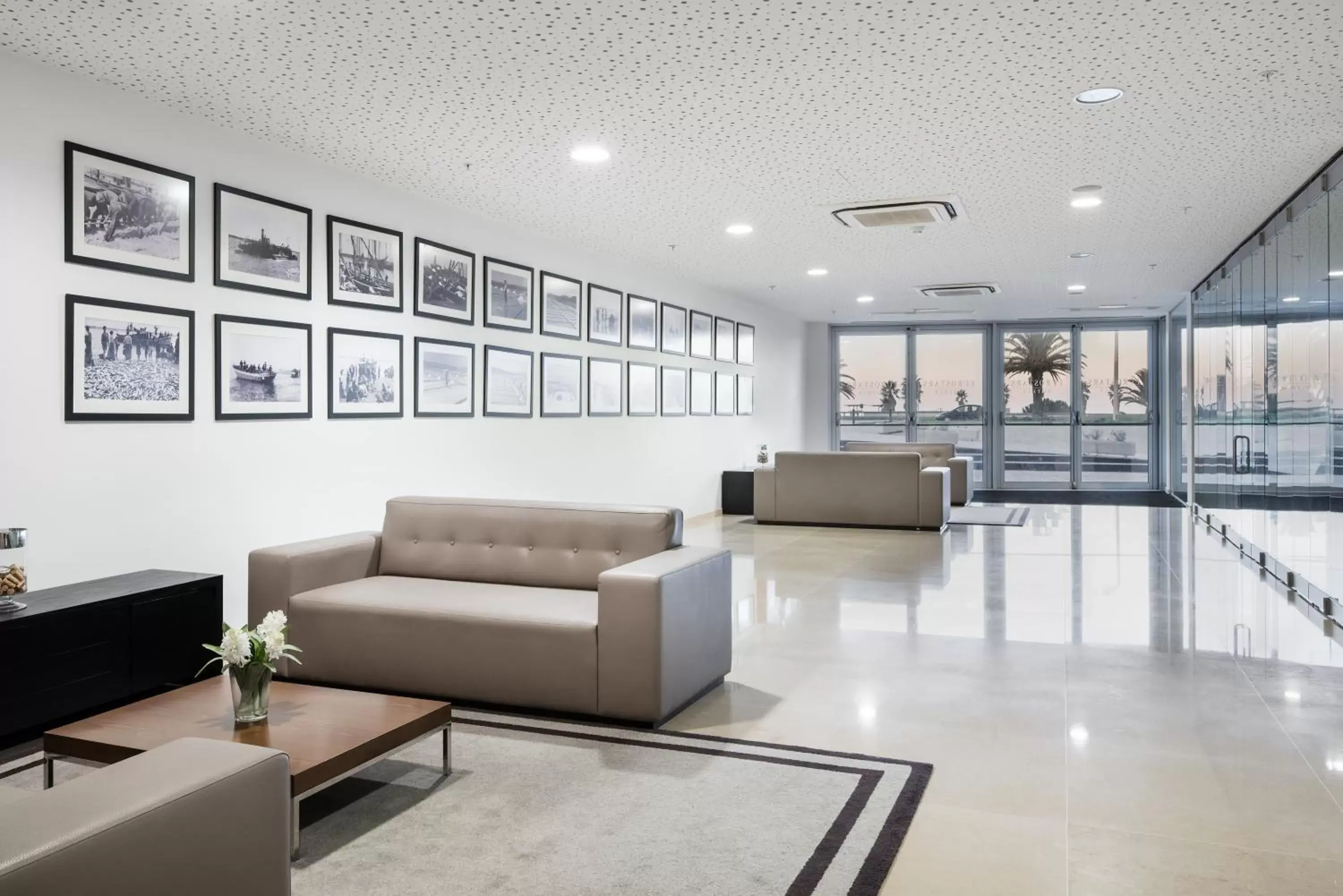 Seating area, Lobby/Reception in Eurostars Oasis Plaza