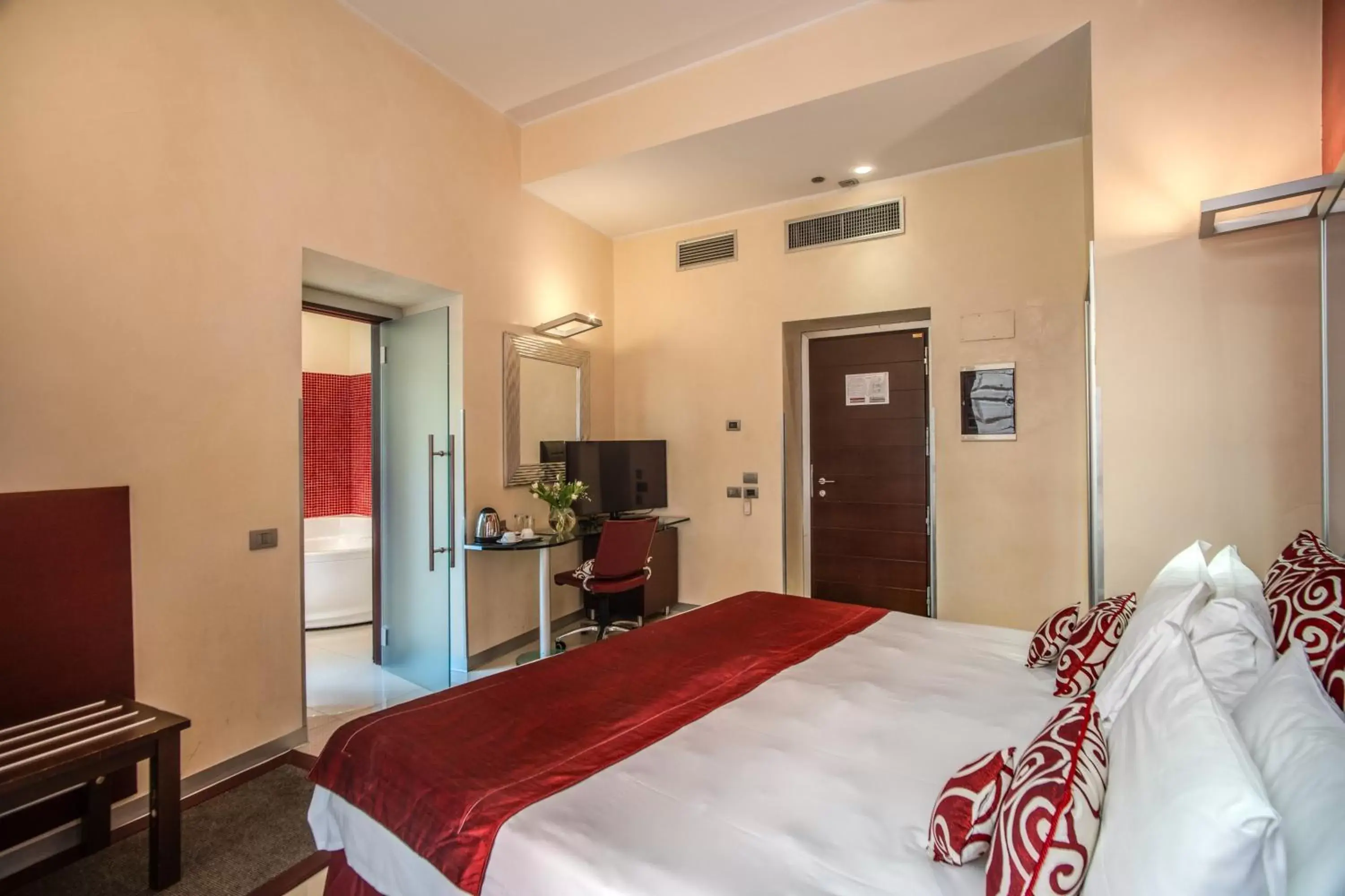 Bedroom, Bed in La Griffe Hotel Roma