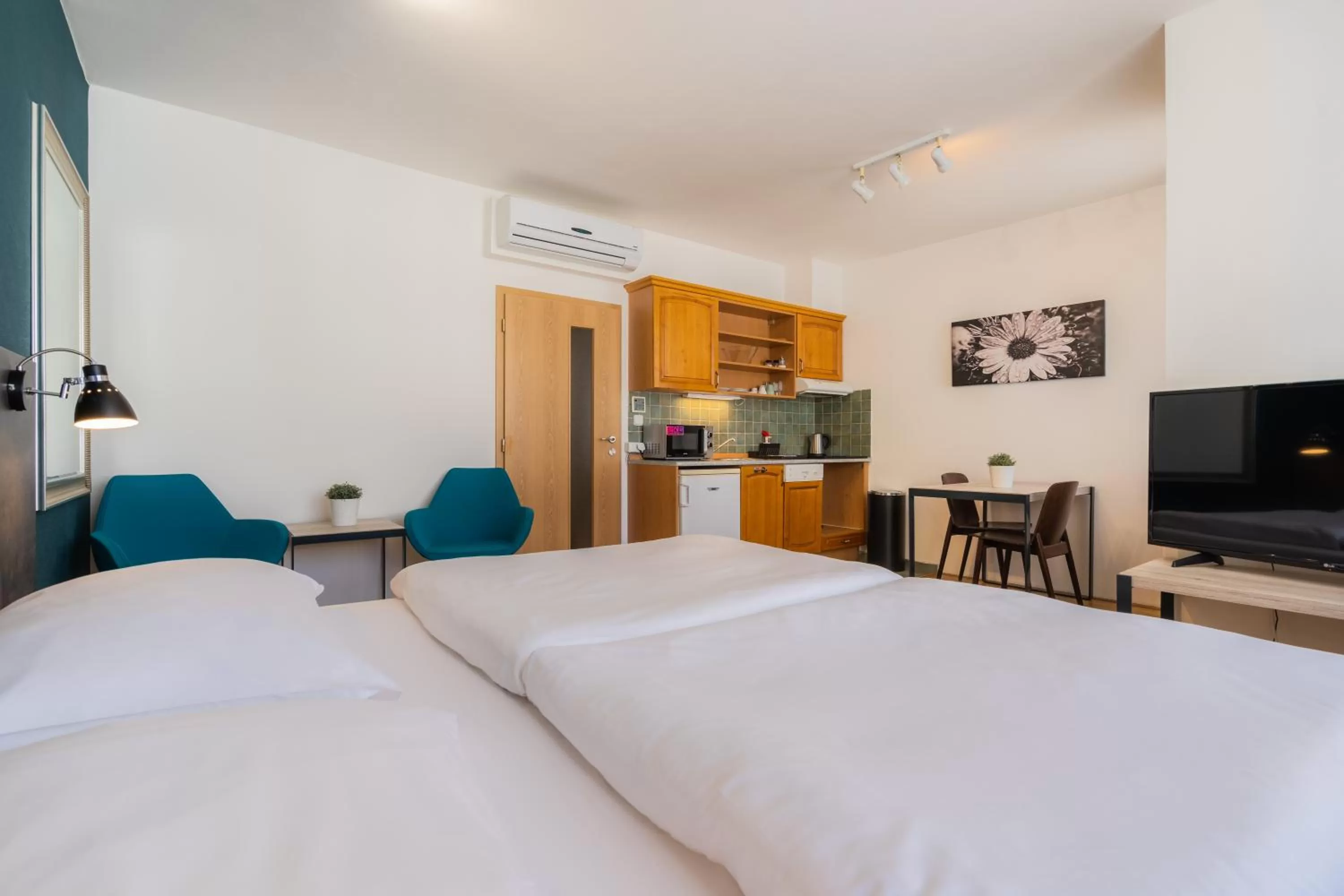 Bed in EA ApartHotel Melantrich