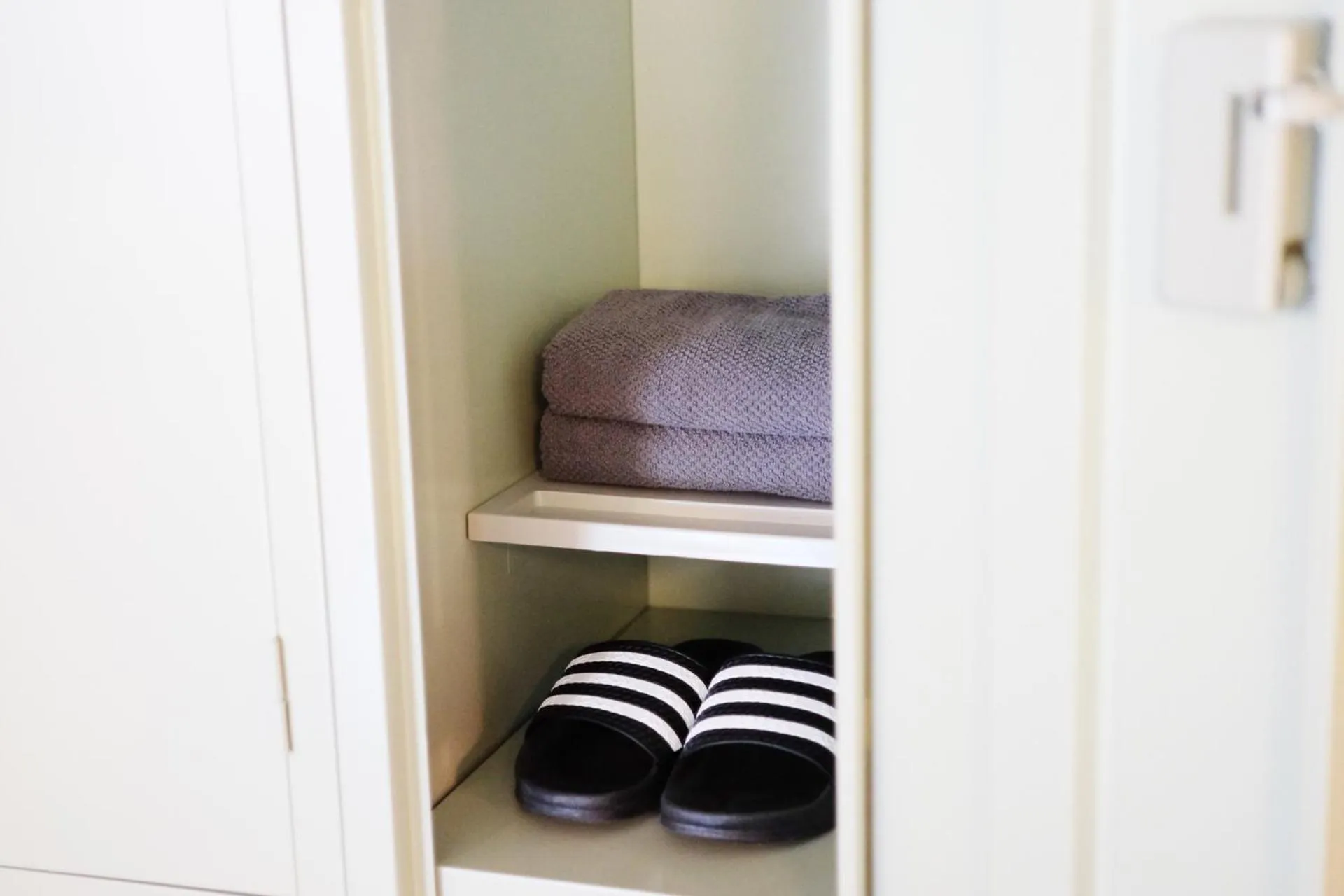 microwave in The Cube Hotel