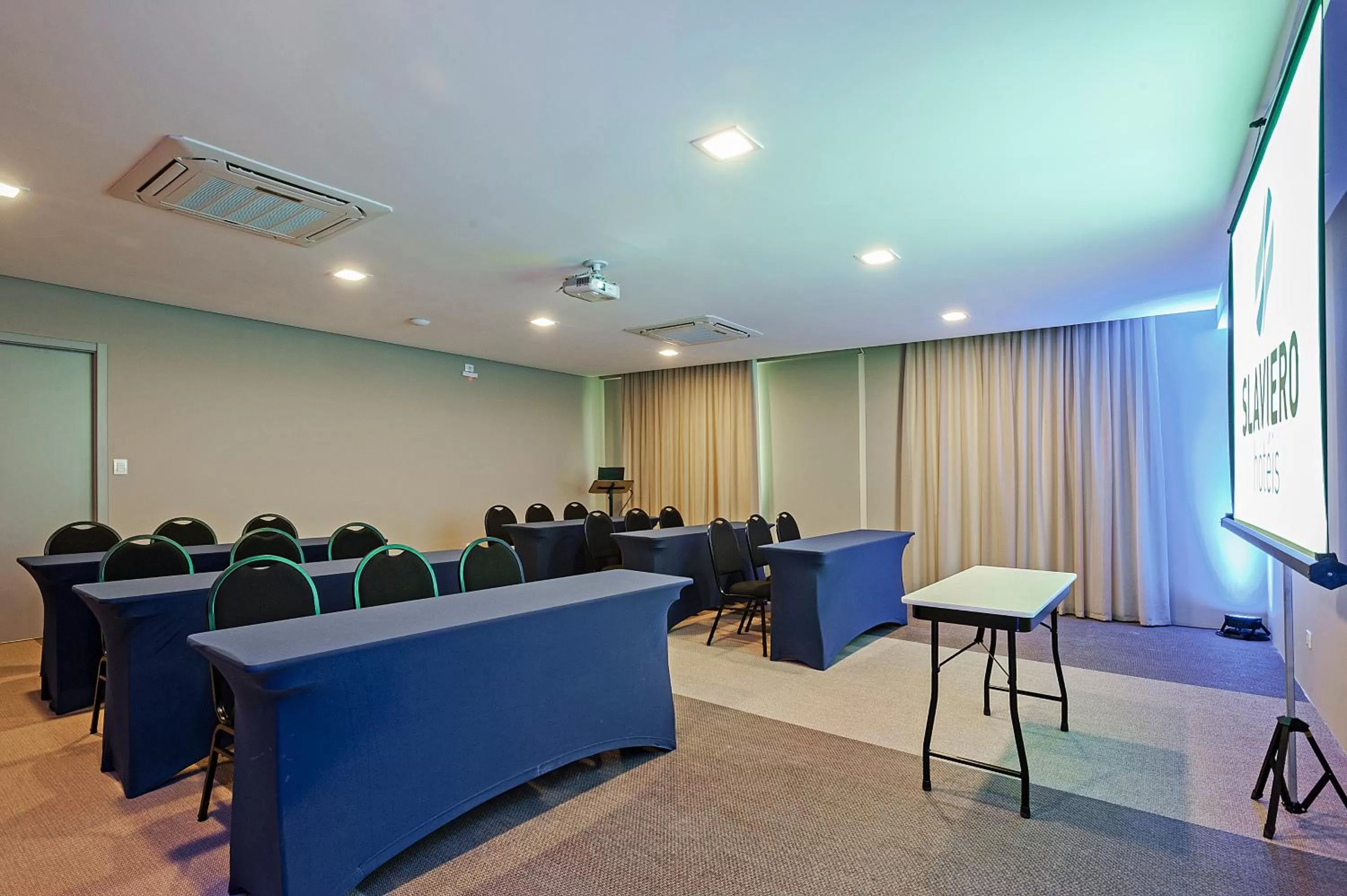 Business facilities in Slaviero Curitiba Aeroporto