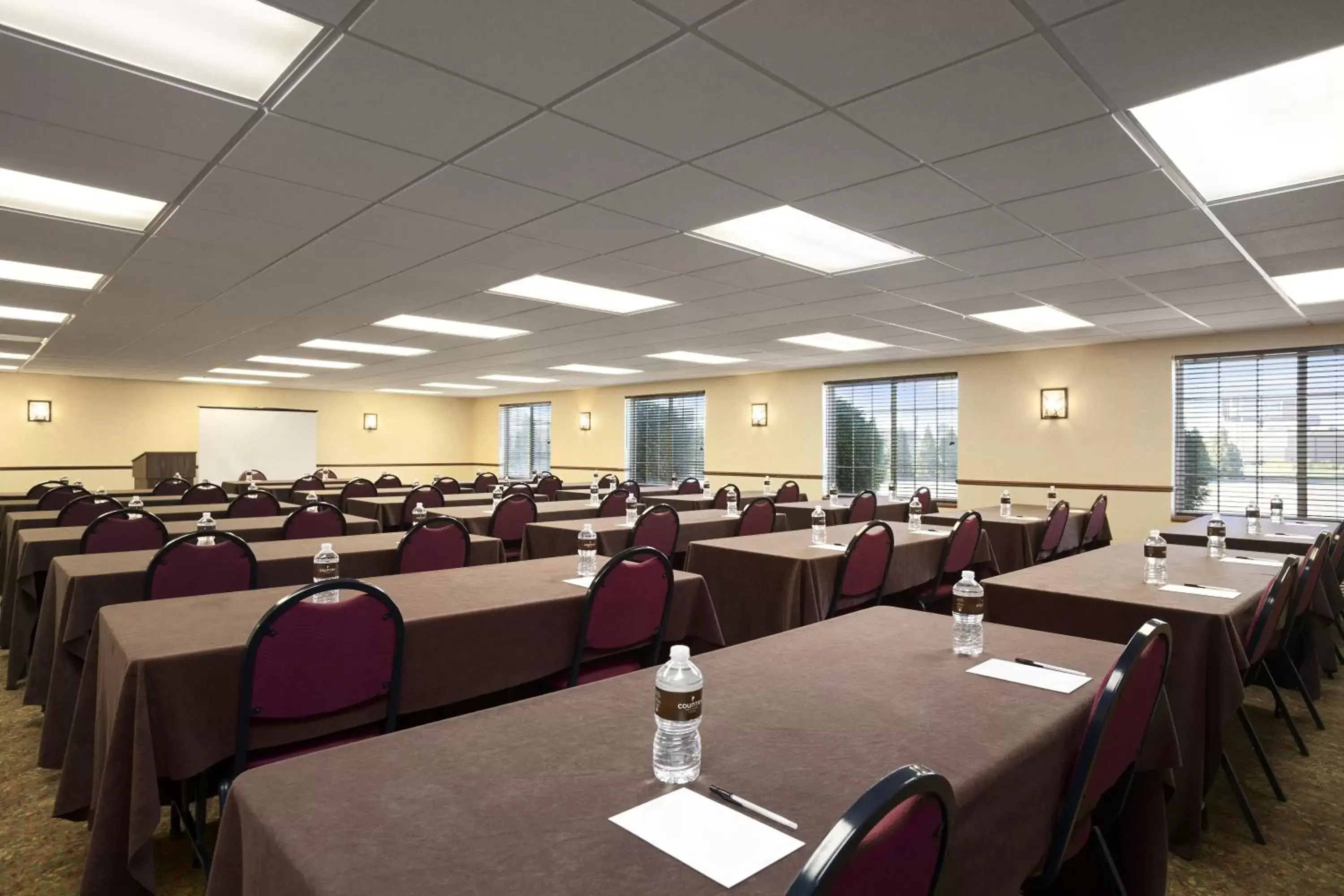 Business facilities in Country Inn & Suites by Radisson, Bismarck, ND