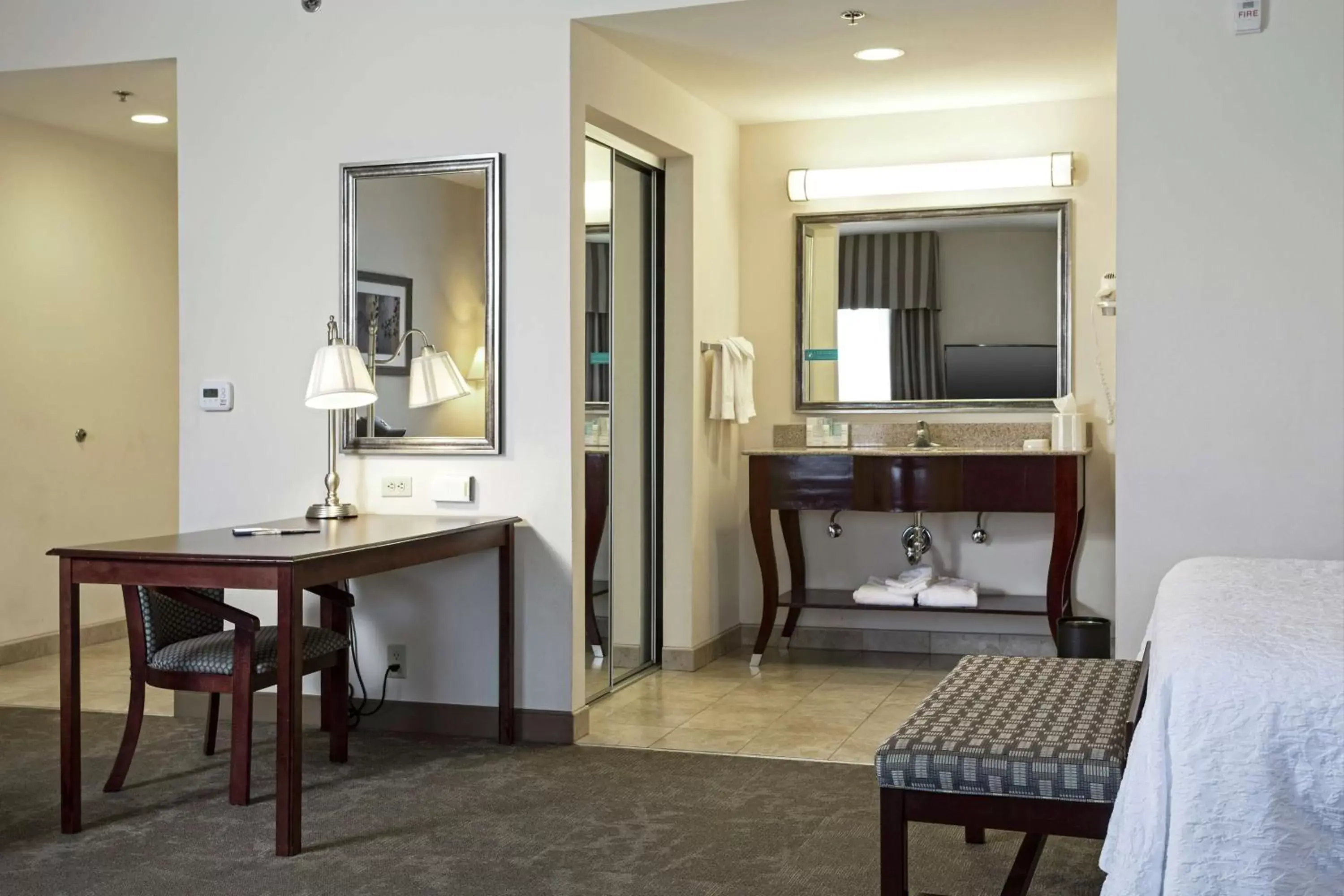 Bedroom, Kitchen/Kitchenette in Hampton Inn & Suites Prescott Valley