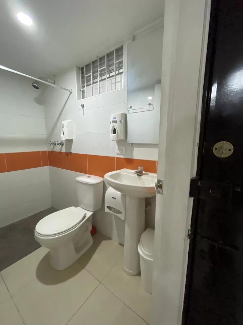 Bathroom in Lindos apartaestudios y habitaciones en Ibague