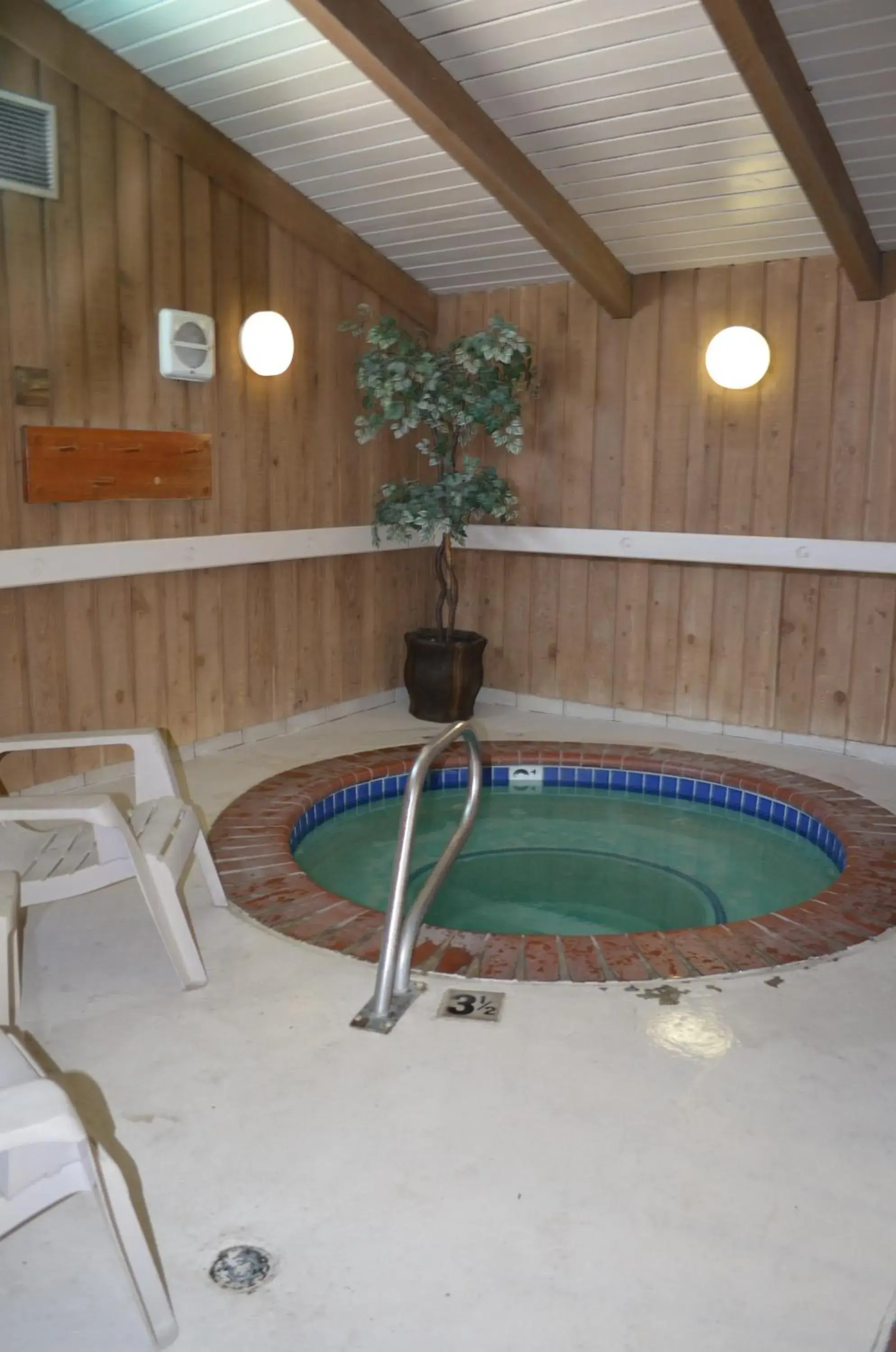 Hot Tub, Swimming Pool in Nampa Inn & Suites