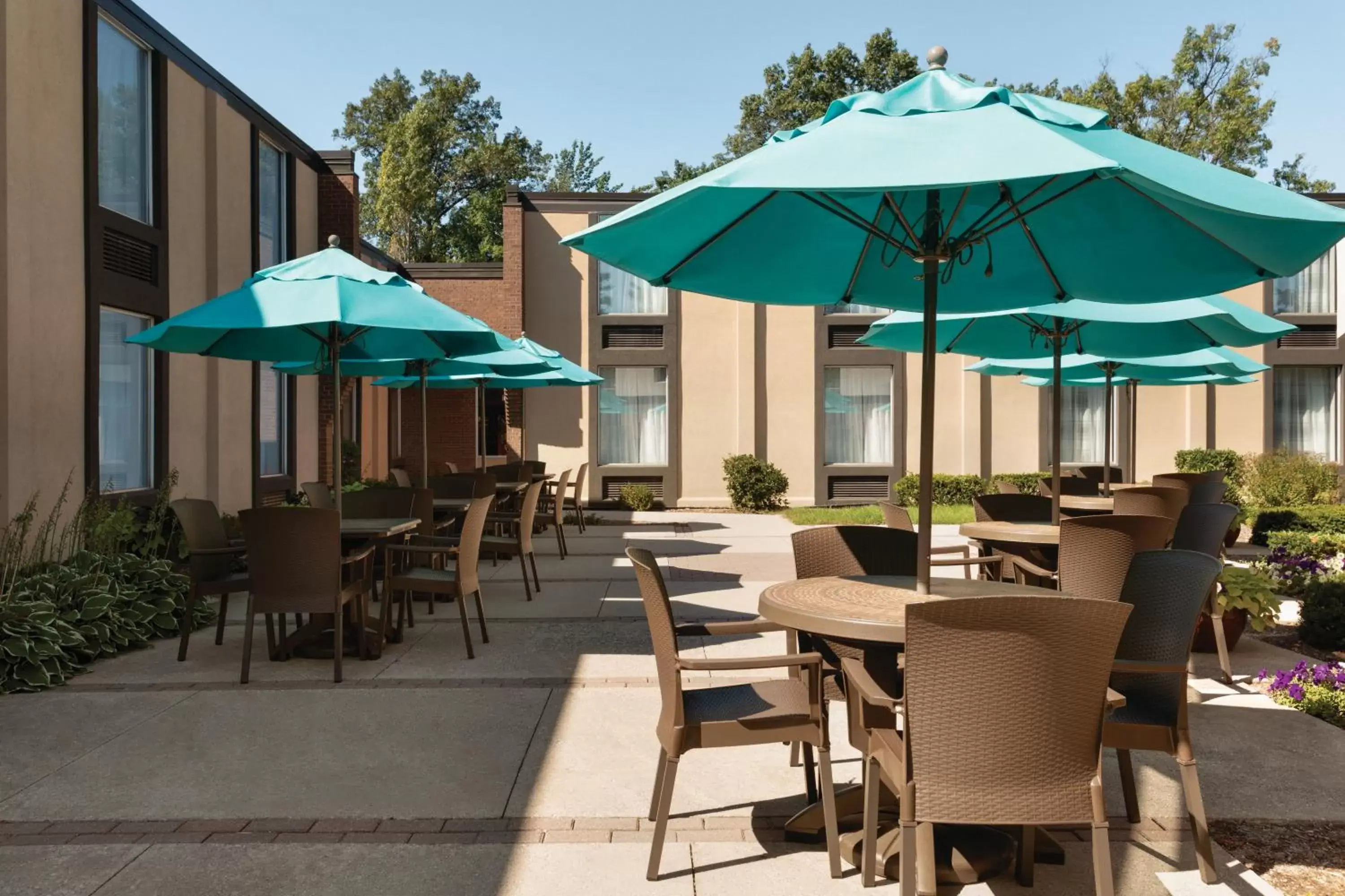 Balcony/Terrace, Restaurant/Places to Eat in Country Inn & Suites by Radisson, Traverse City, MI