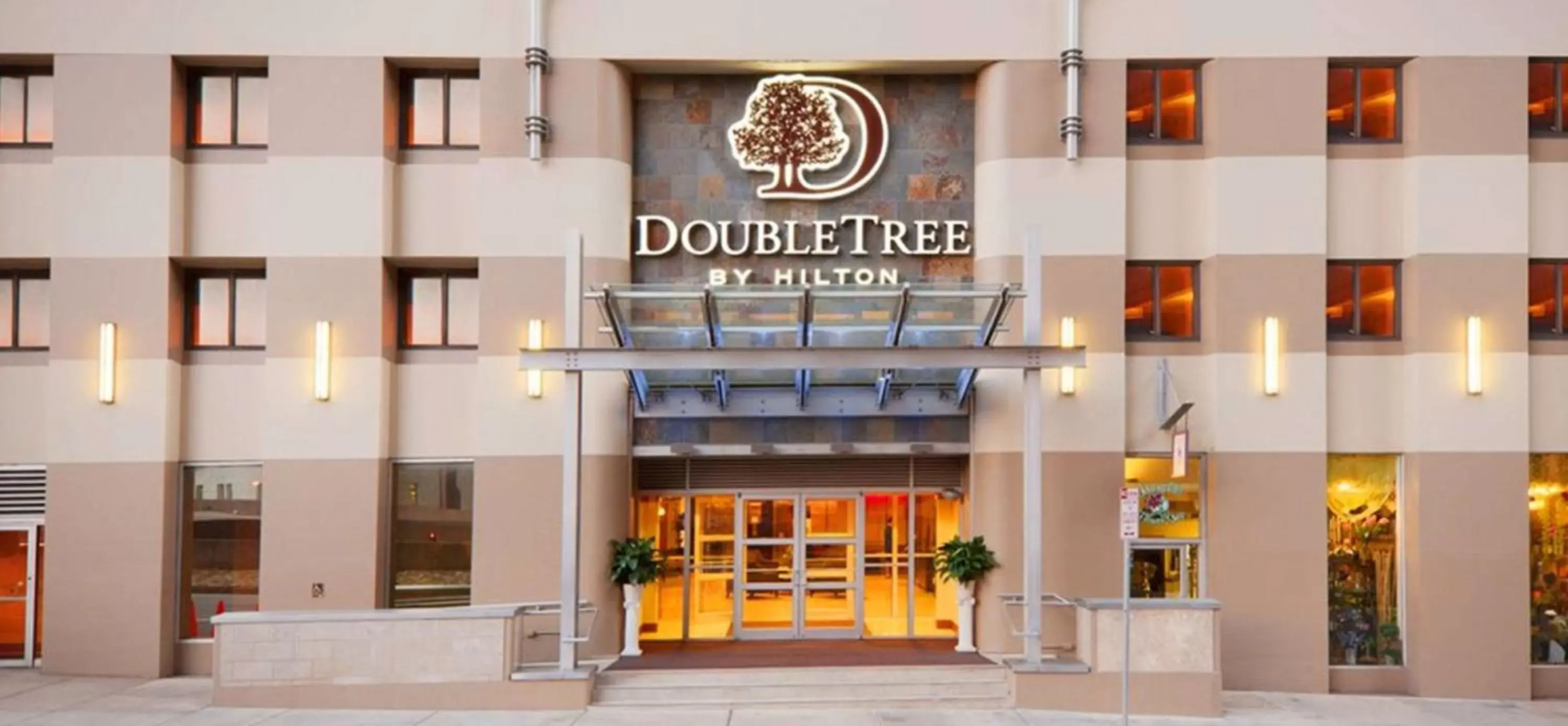 Property building in DoubleTree by Hilton Hotel & Suites Pittsburgh Downtown