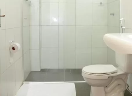 Shower in Requinte Hotel