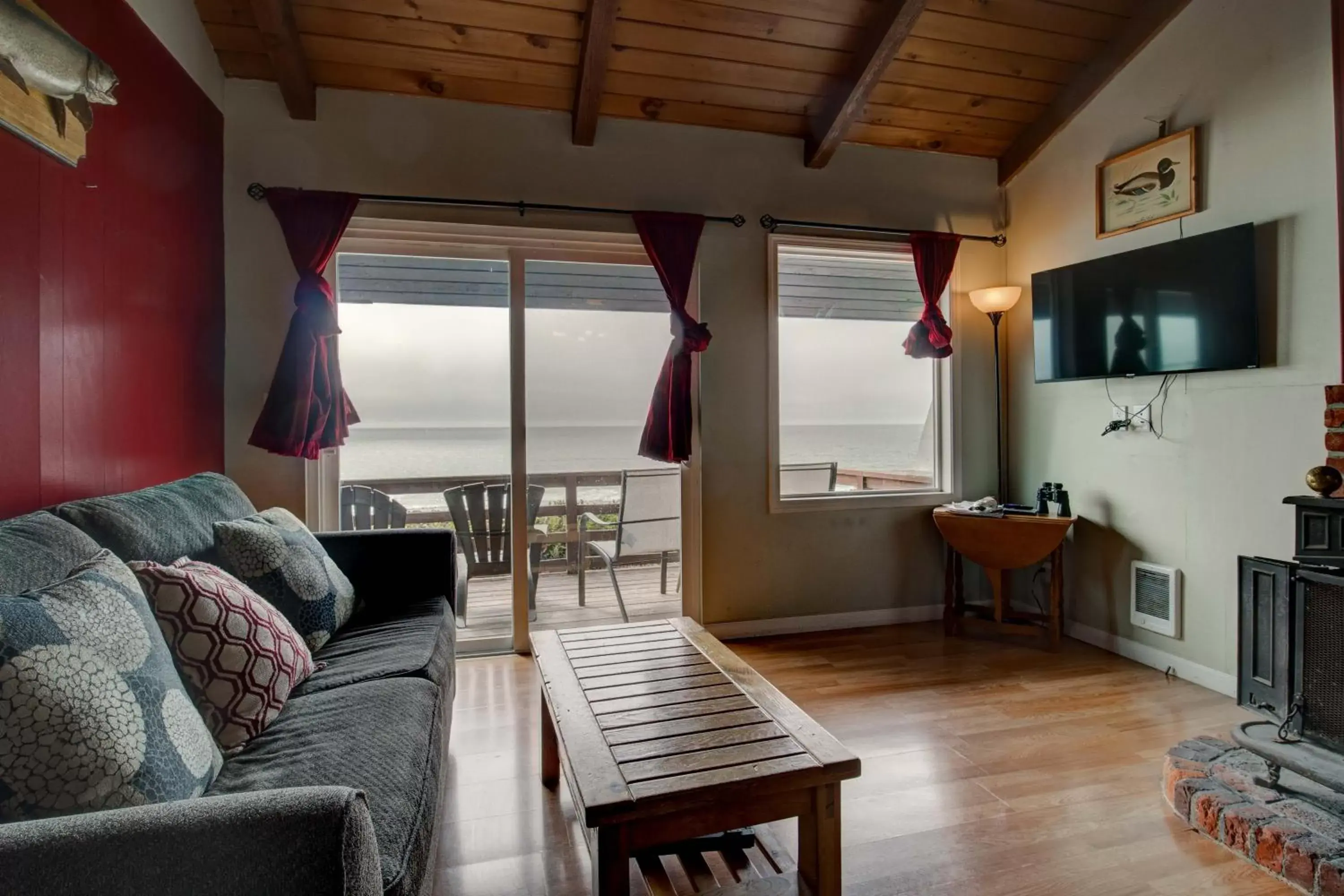 Living room, Seating Area in Moolack Shores Inn